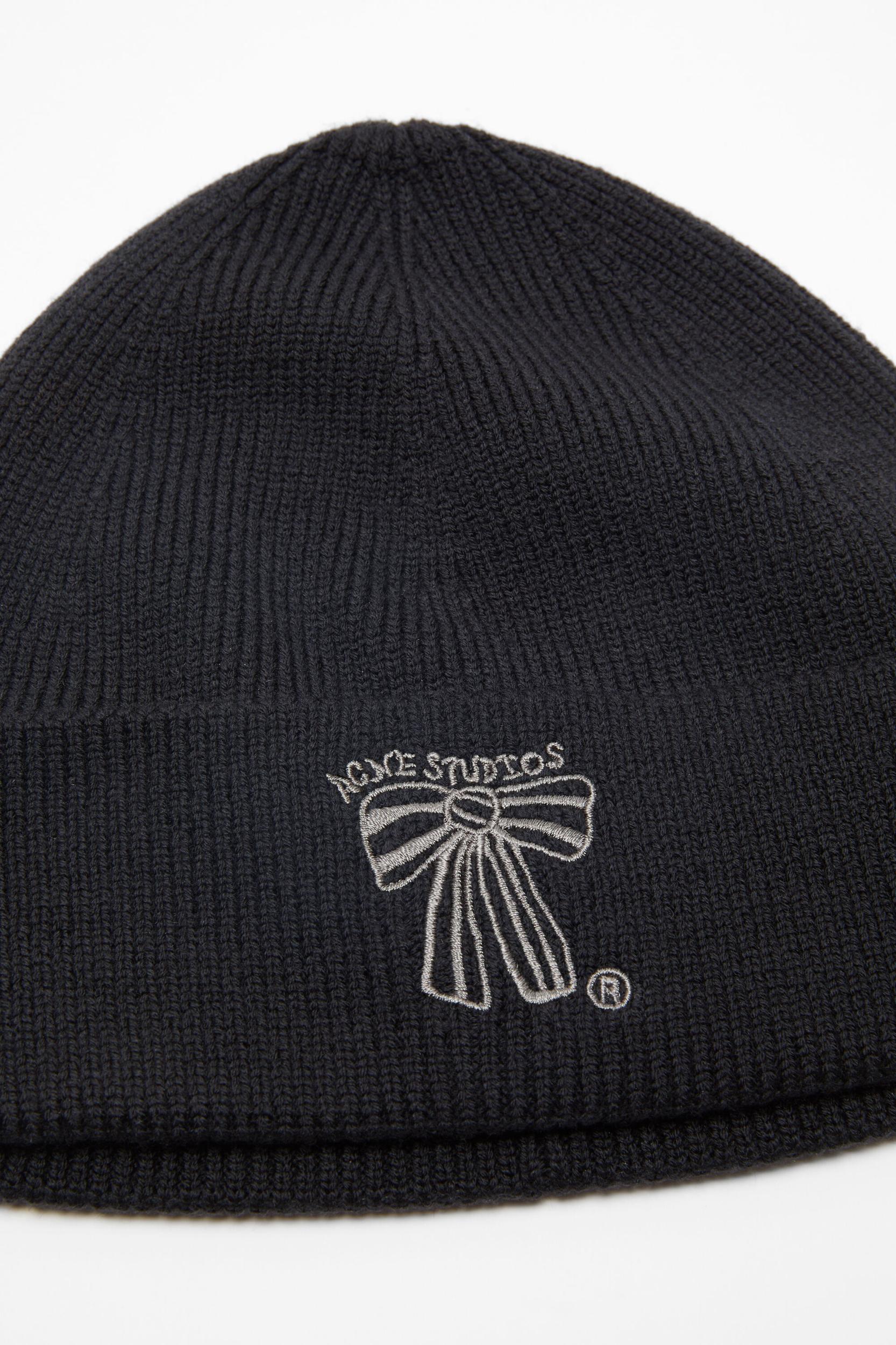 Merino wool beanie Product Image