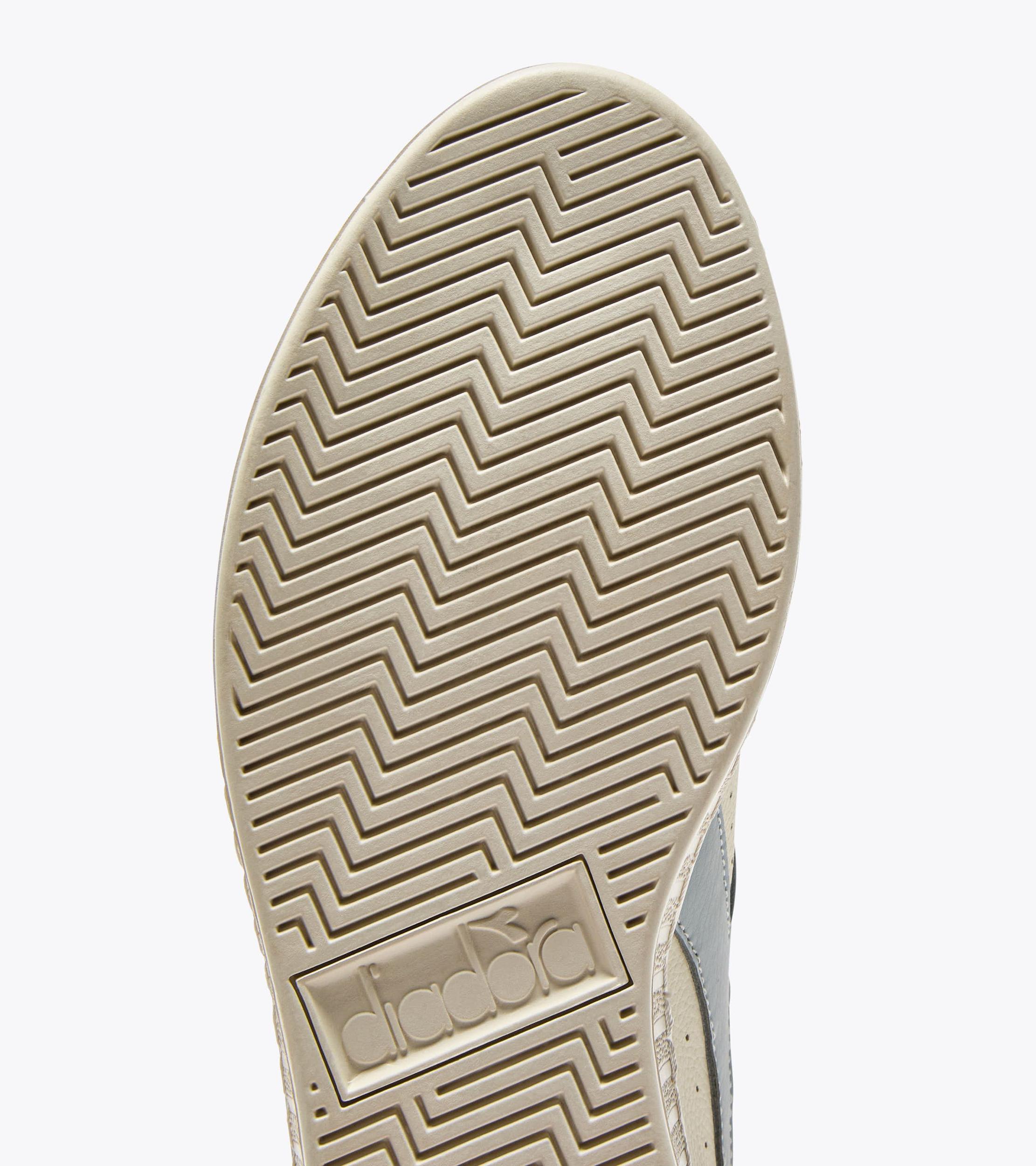 GAME L LOW WAXED Product Image