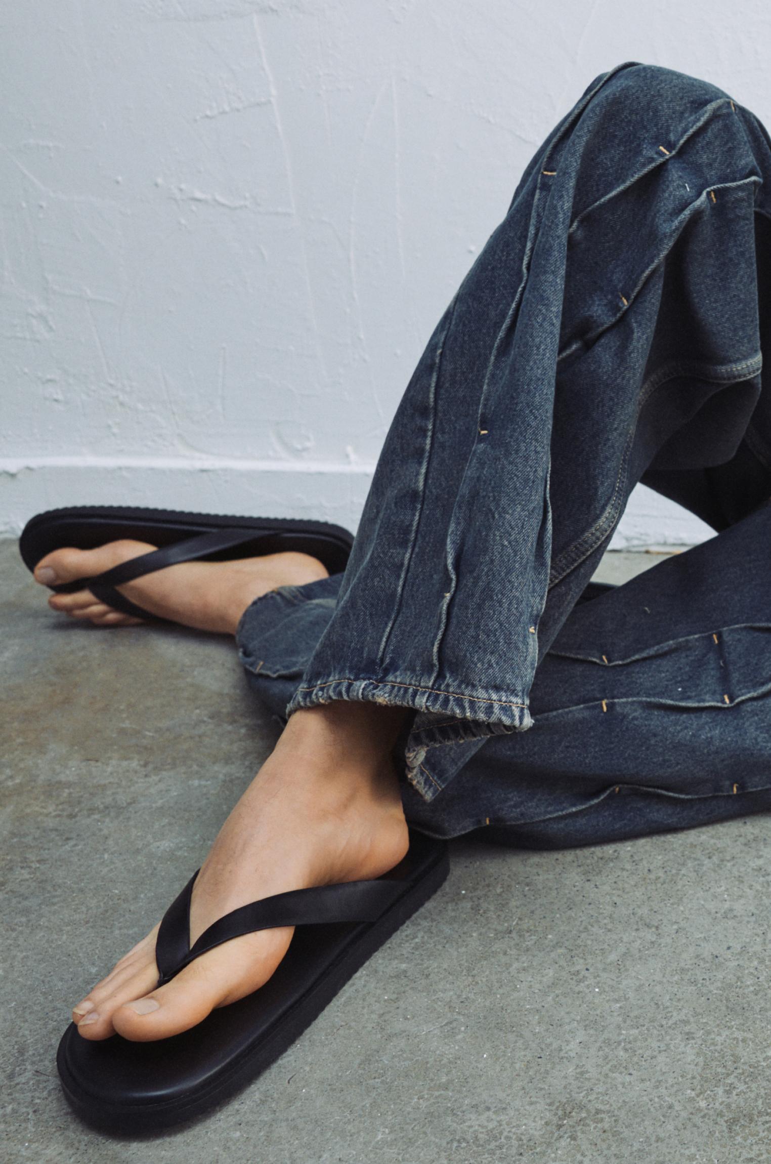 Flat sandals Product Image