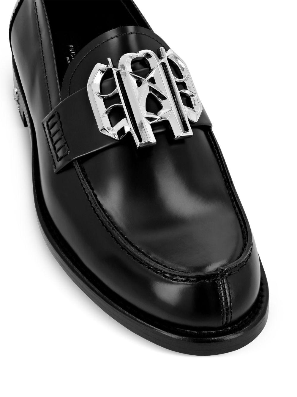 logo-plaque leather loafers Product Image