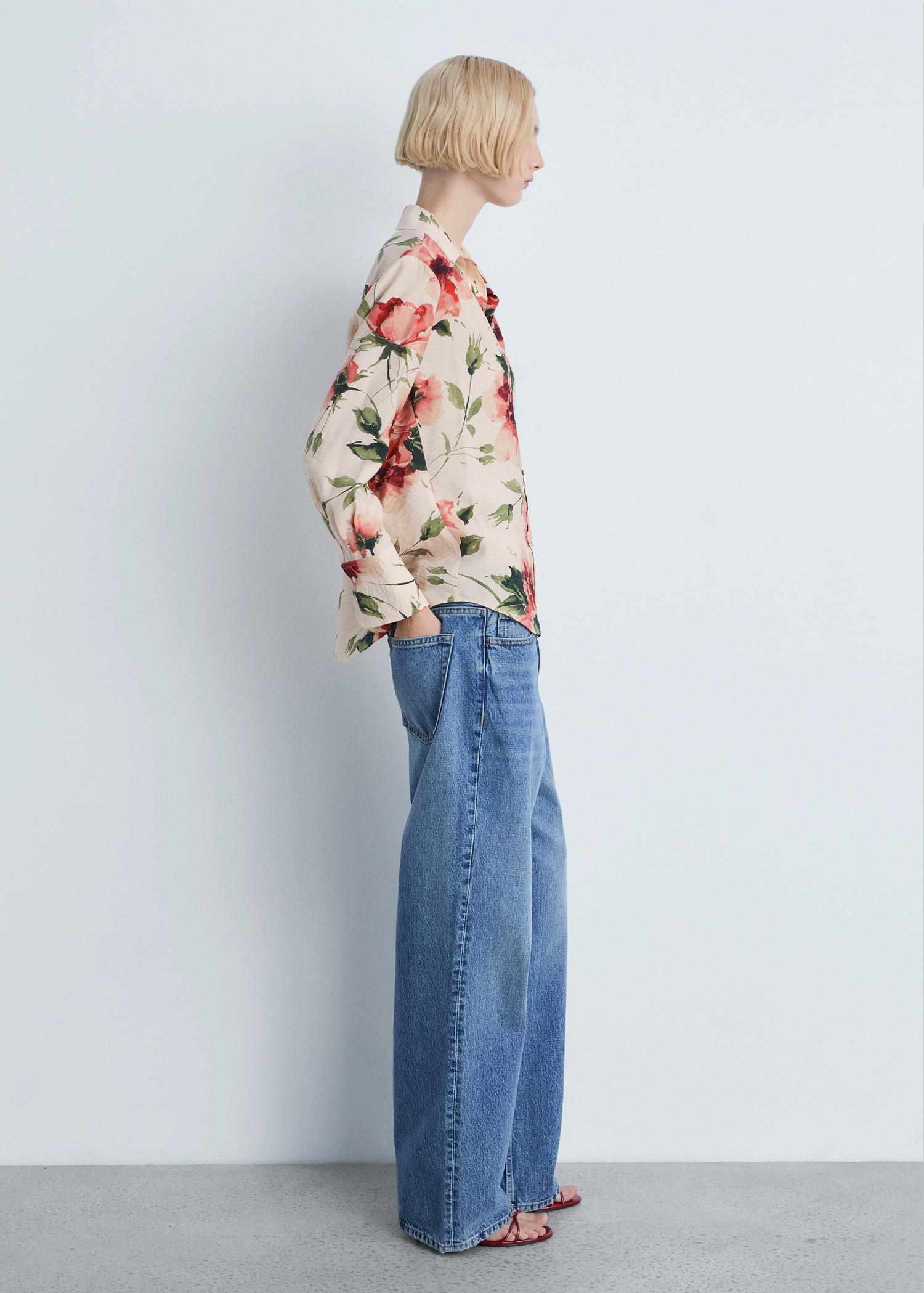 Flowy floral print shirt - Women | MANGO USA Product Image