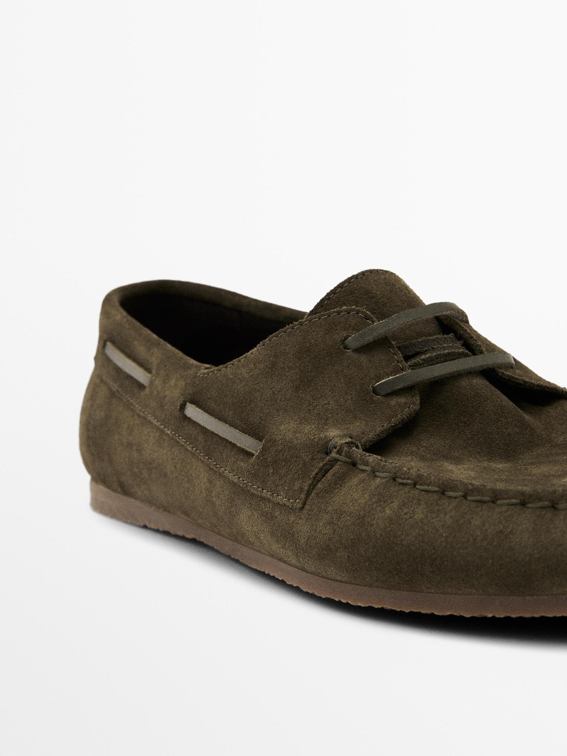 Soft split leather deck shoes Product Image