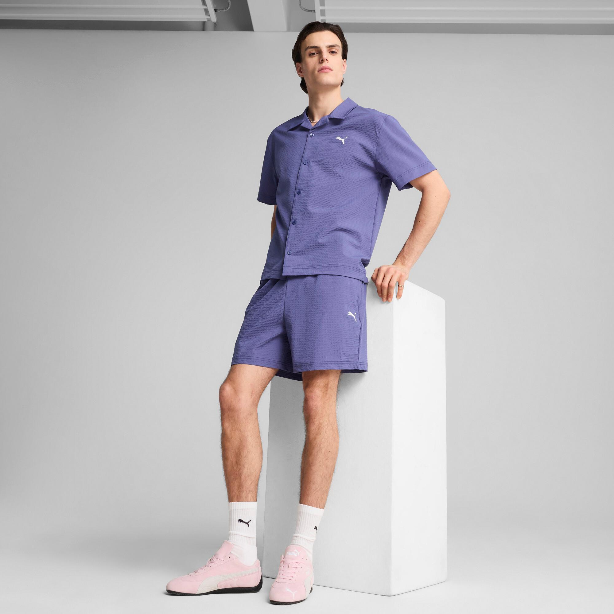 WARDROBE ESSENTIALS Men's Seersucker Relaxed Shirt Product Image