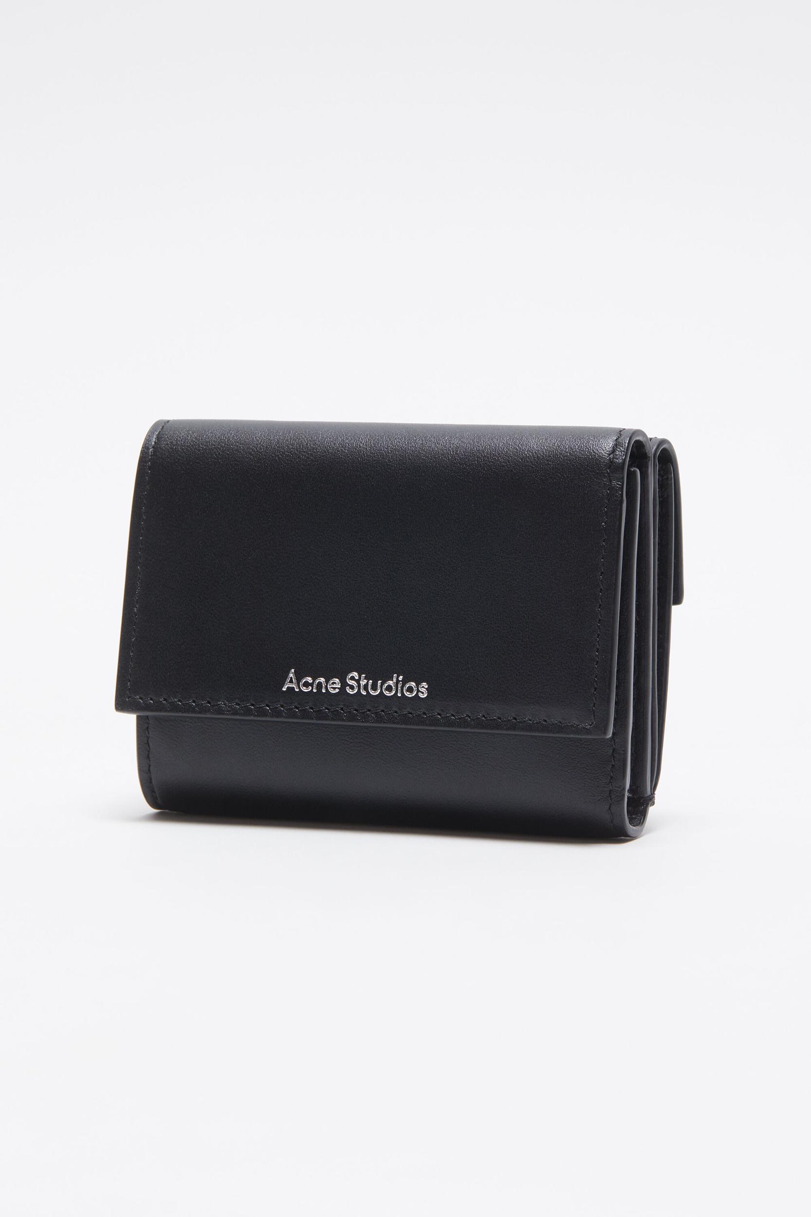 Trifold leather wallet Product Image