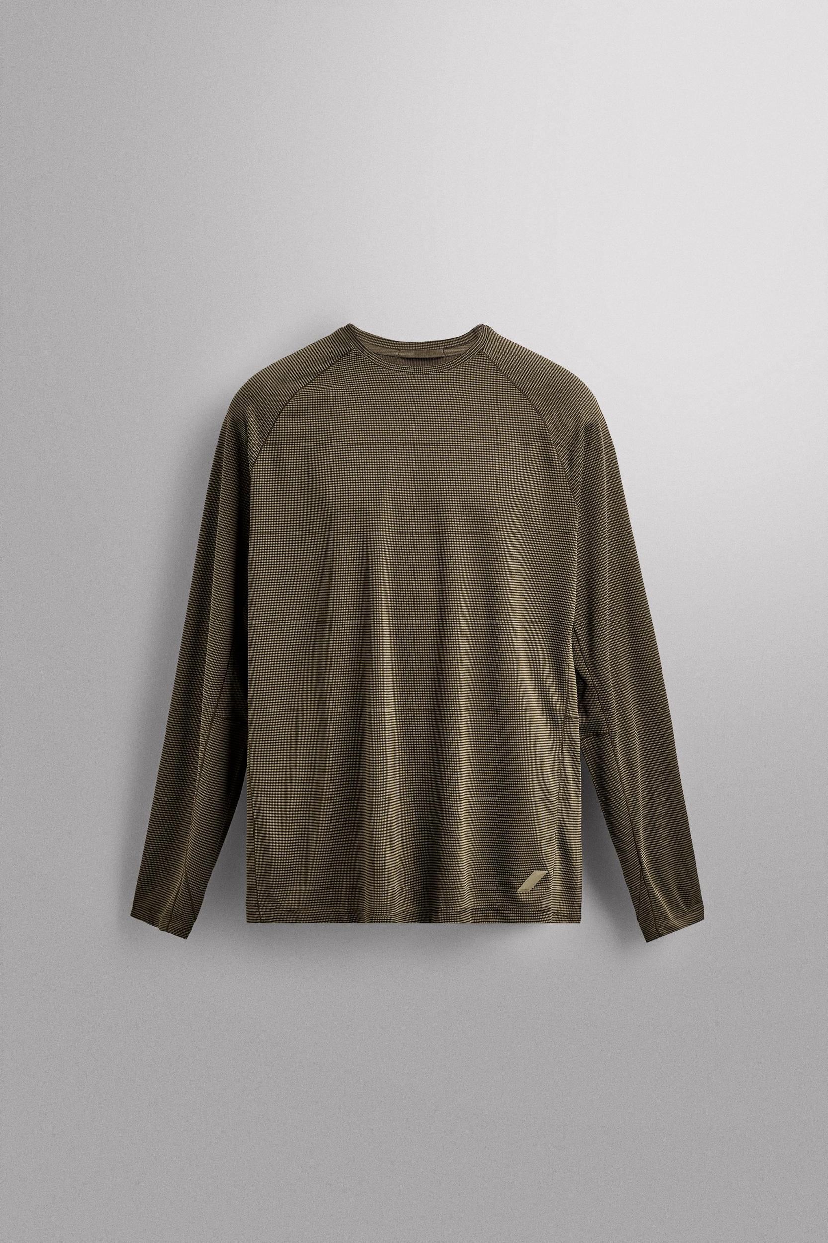 GRAVEL LONG SLEEVE TECHNICAL T-SHIRT Product Image
