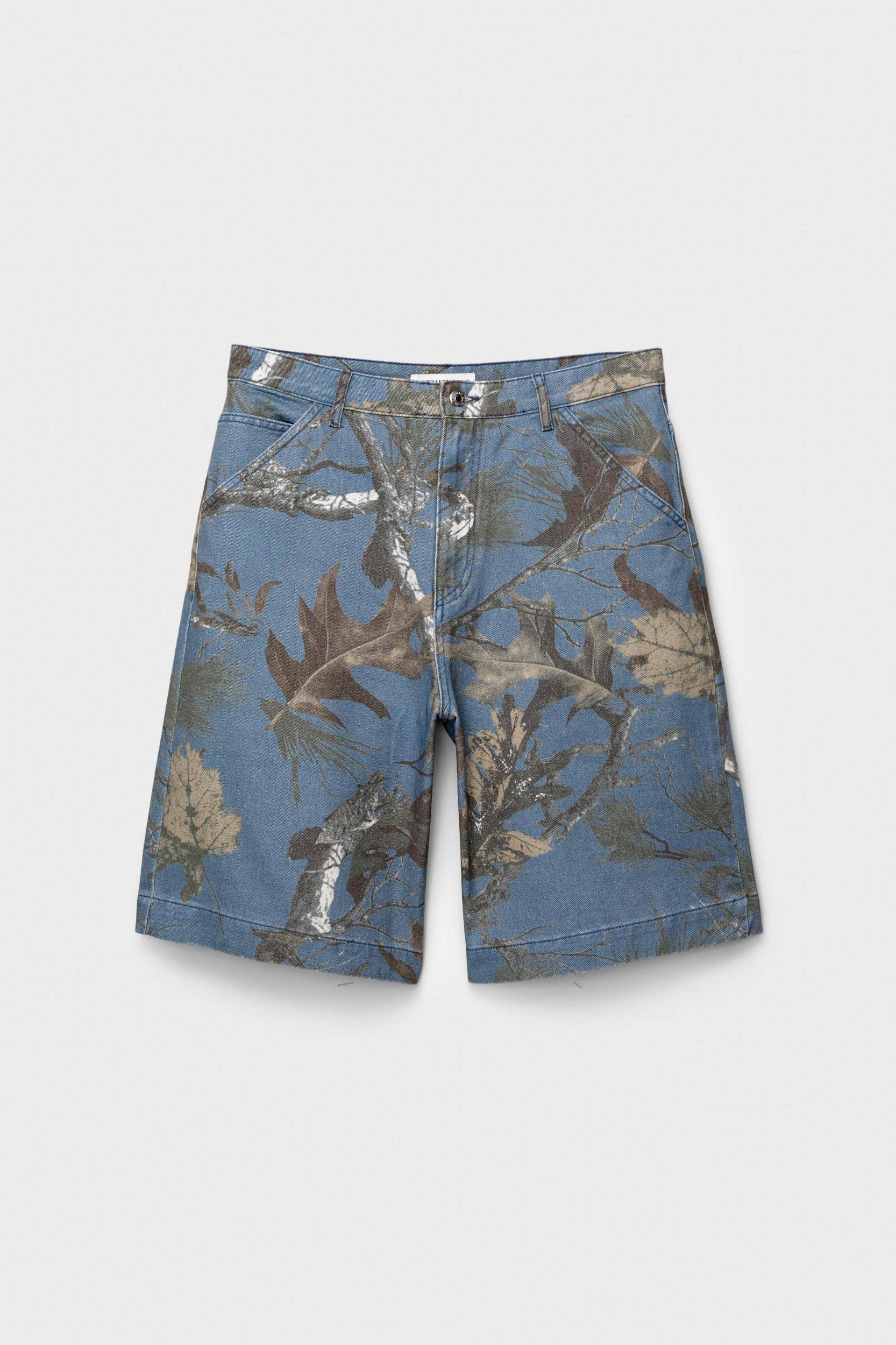 Leaf print baggy Bermuda shorts Product Image