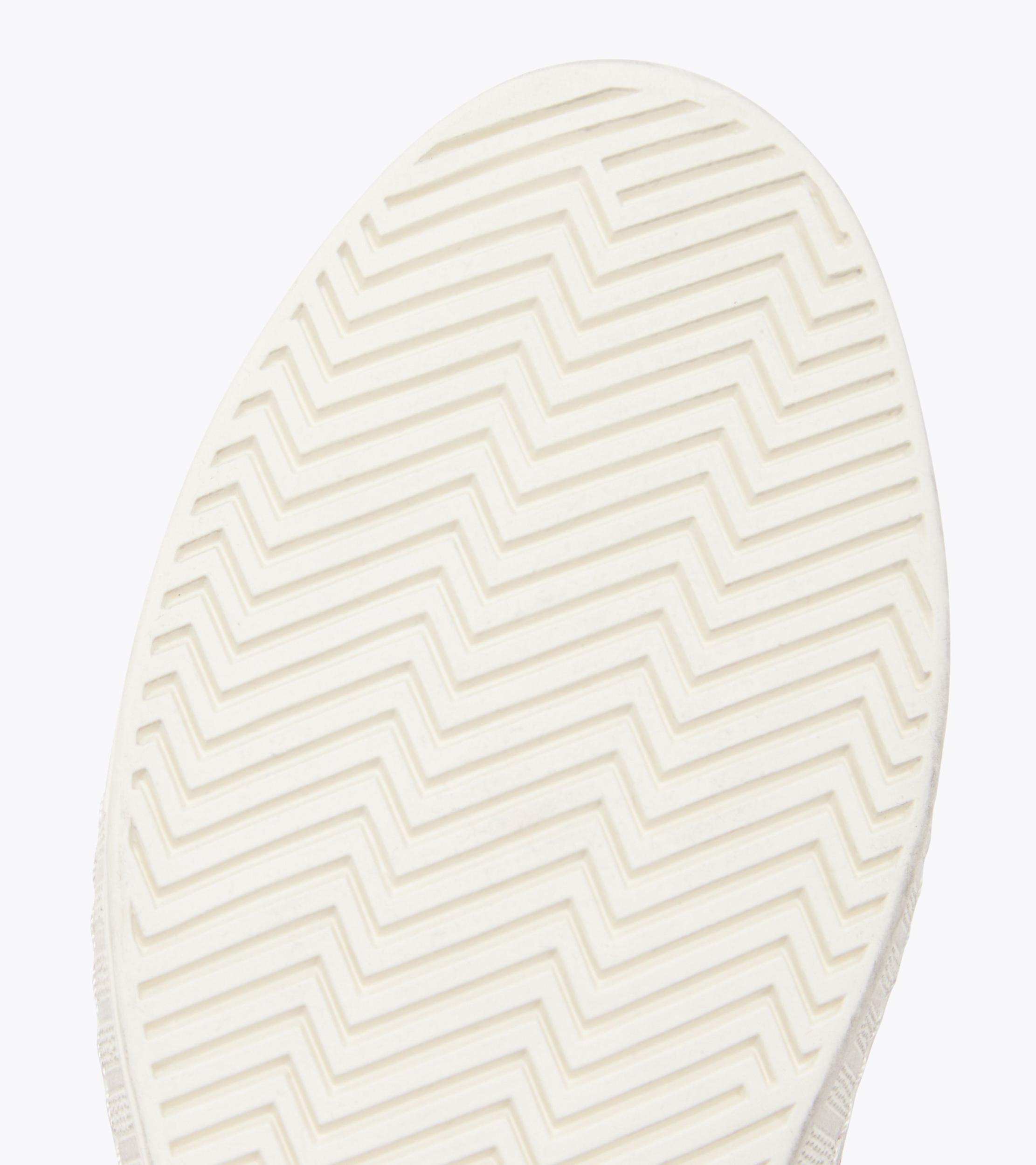 GAME L LOW WAXED Product Image