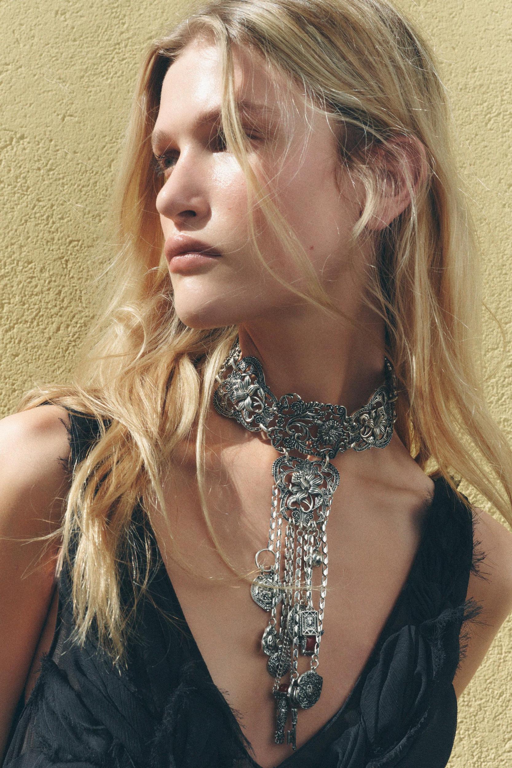 FLOWER CHARM CHOKER NECKLACE Product Image