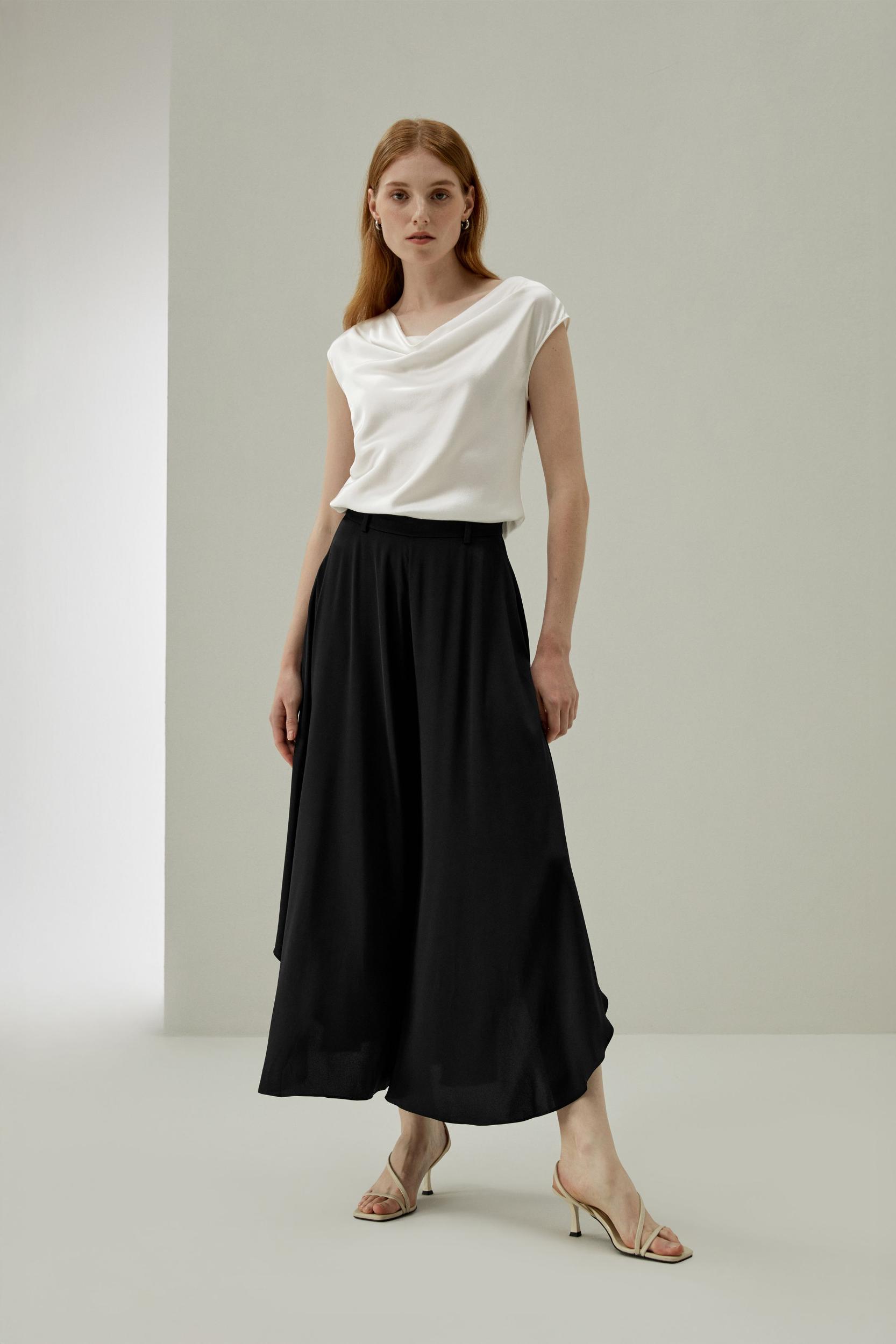 Wide-Legged Silk Fig Pants Product Image