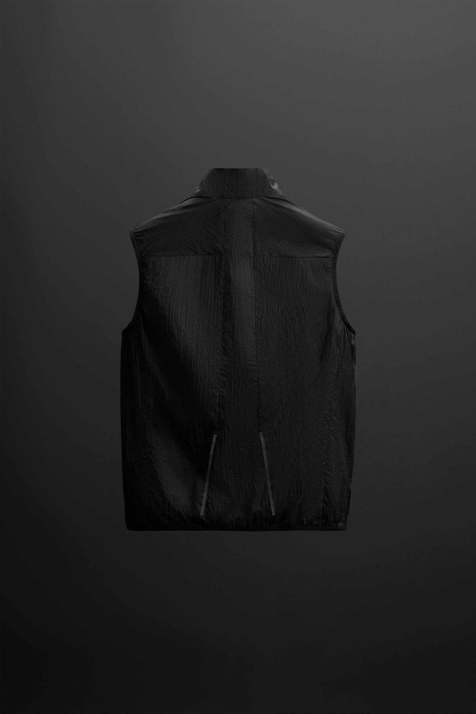LIGHTWEIGHT TECHNICAL VEST Product Image