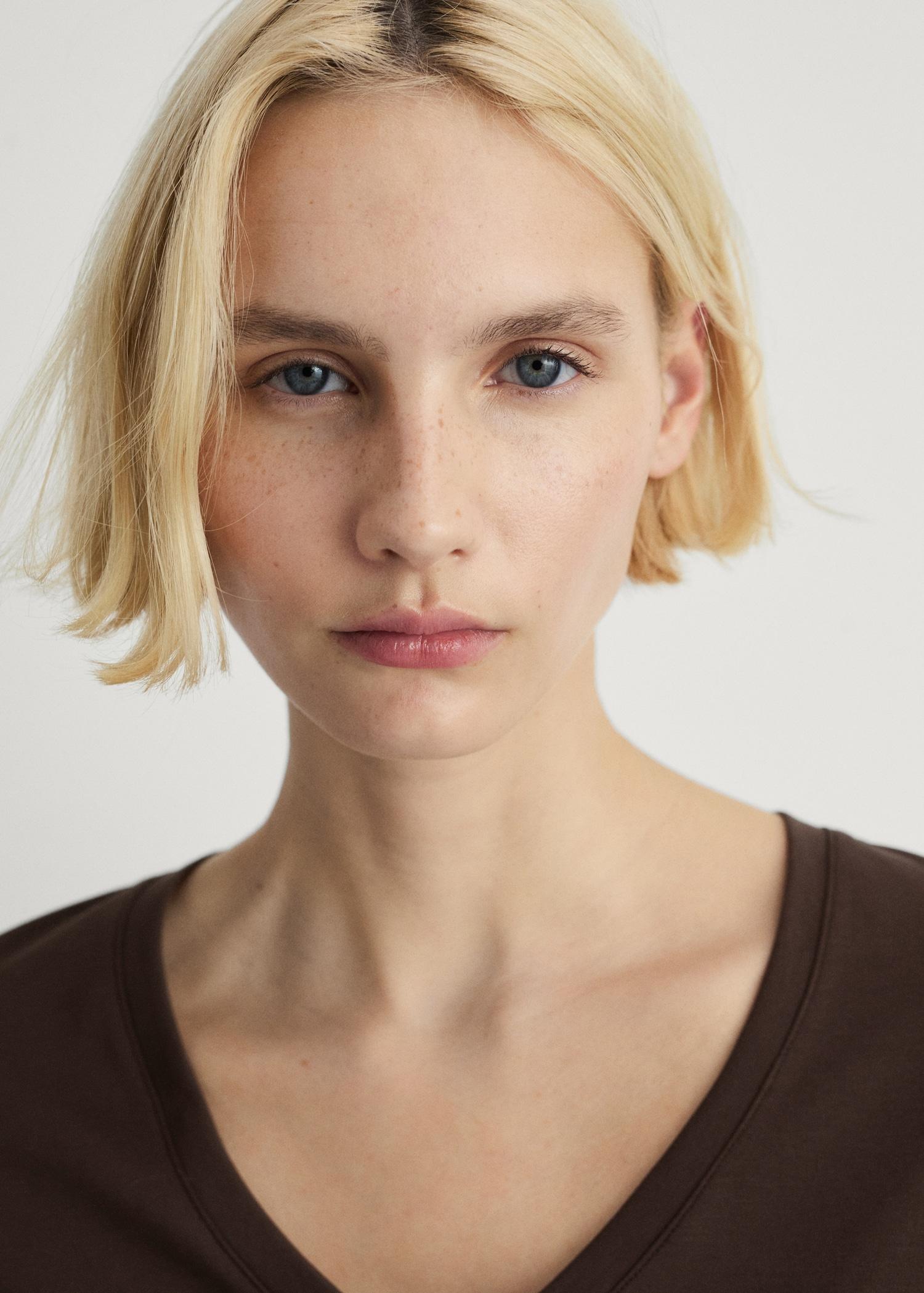 Plain V-neck cotton pajama t-shirt - Women | MANGO USA Product Image