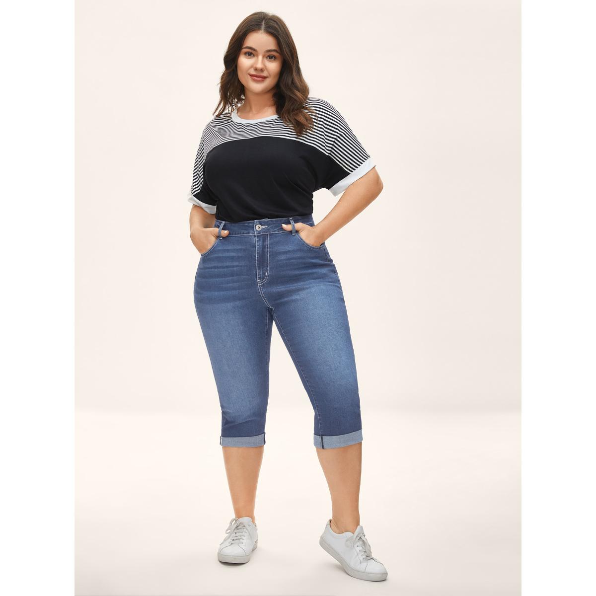 Plus Size Whiskered Wash Crop Skinny-Fit Jeans Women Denimlightblue Leisure Medium stretch Slanted pocket Jeans BloomChic 28/5X Product Image