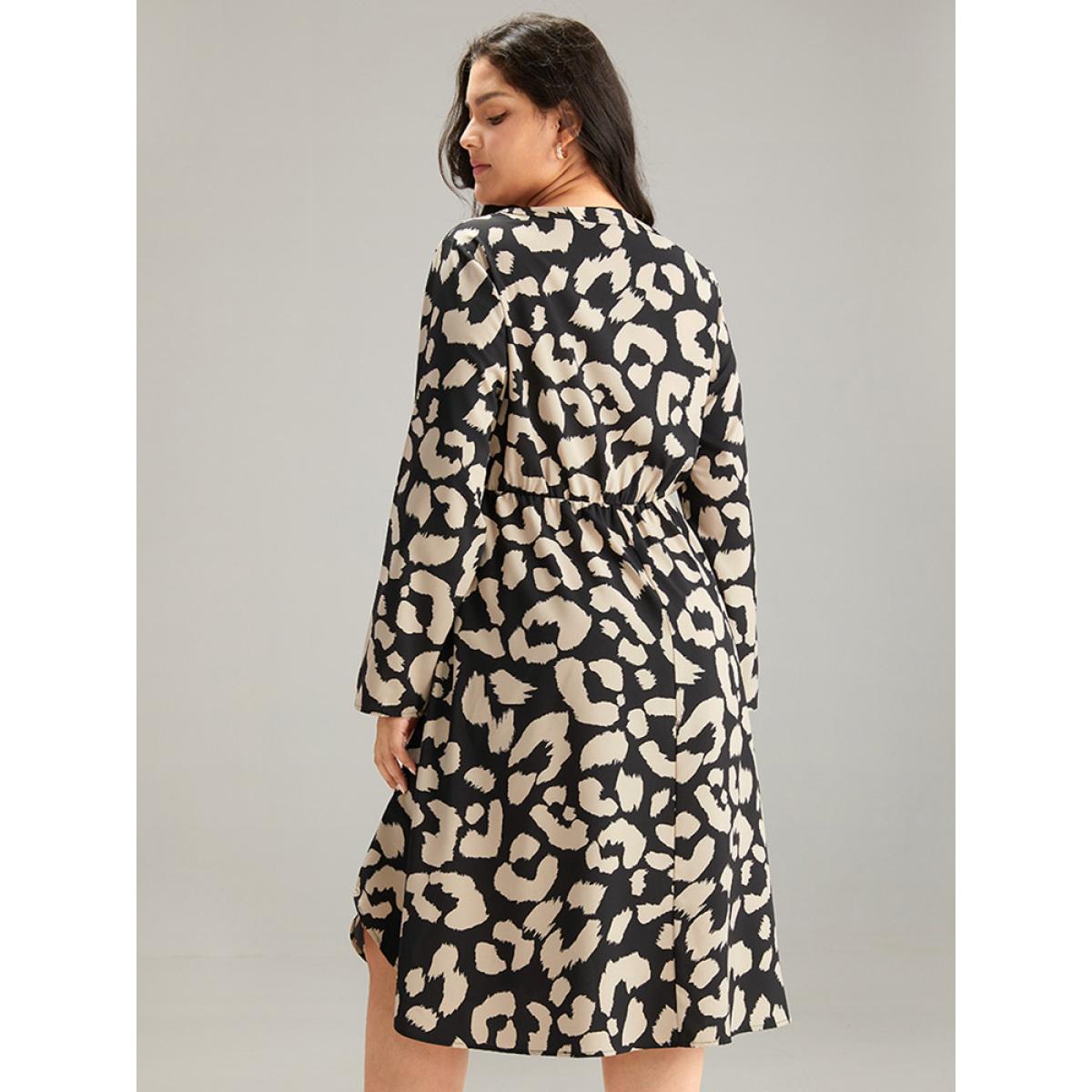 Plus Size Geometric Pocket Elastic Waist Arc Hem Dress LightBrown Women At the Office Printed Notched collar Long Sleeve Curvy Knee Dress BloomChic 30/6X Product Image