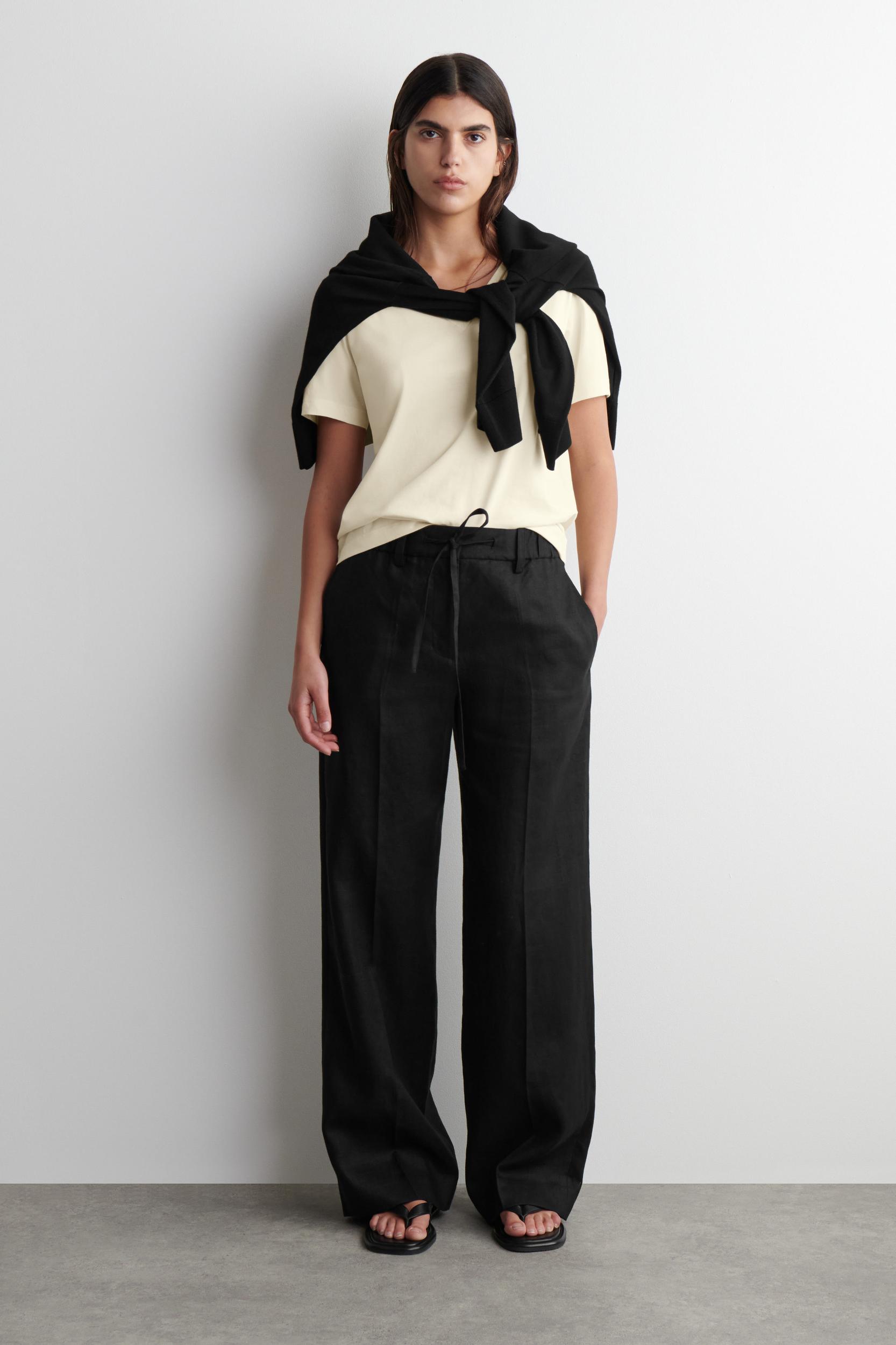 V-NECK COTTON T-SHIRT Product Image