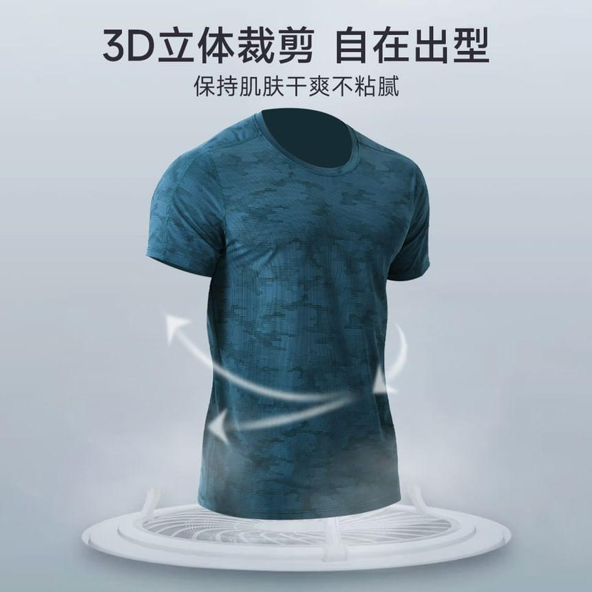 Short-Sleeve Round Neck Patterned Sport T-Shirt Product Image
