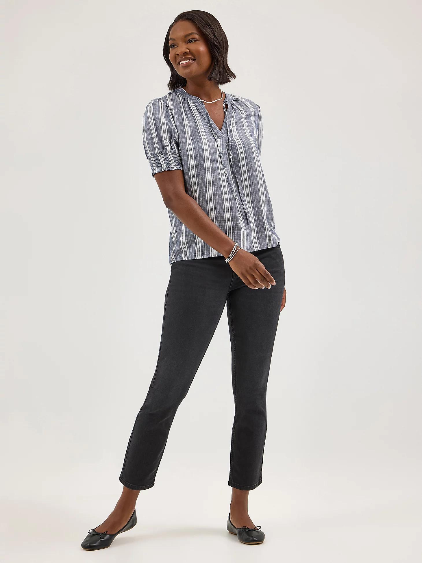 Women's Short Sleeve V-Neck Print Blouse | Women's Tops | Lee® Product Image