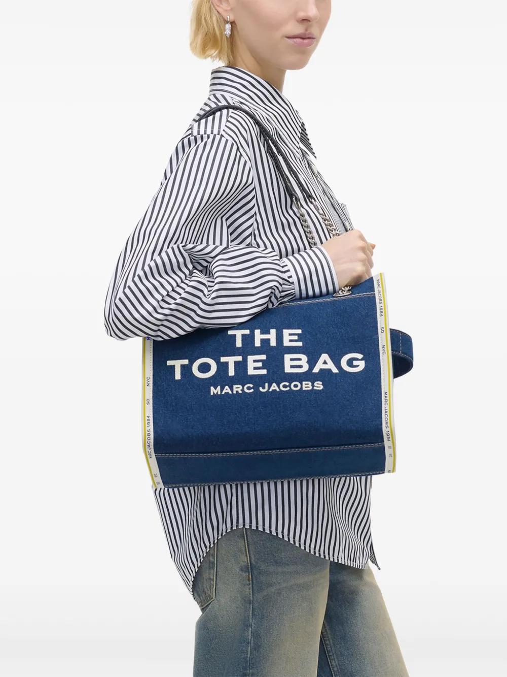 MARC JACOBS The Medium Tote In Blue Denim With Embroidered Logo In Dark Wash Product Image