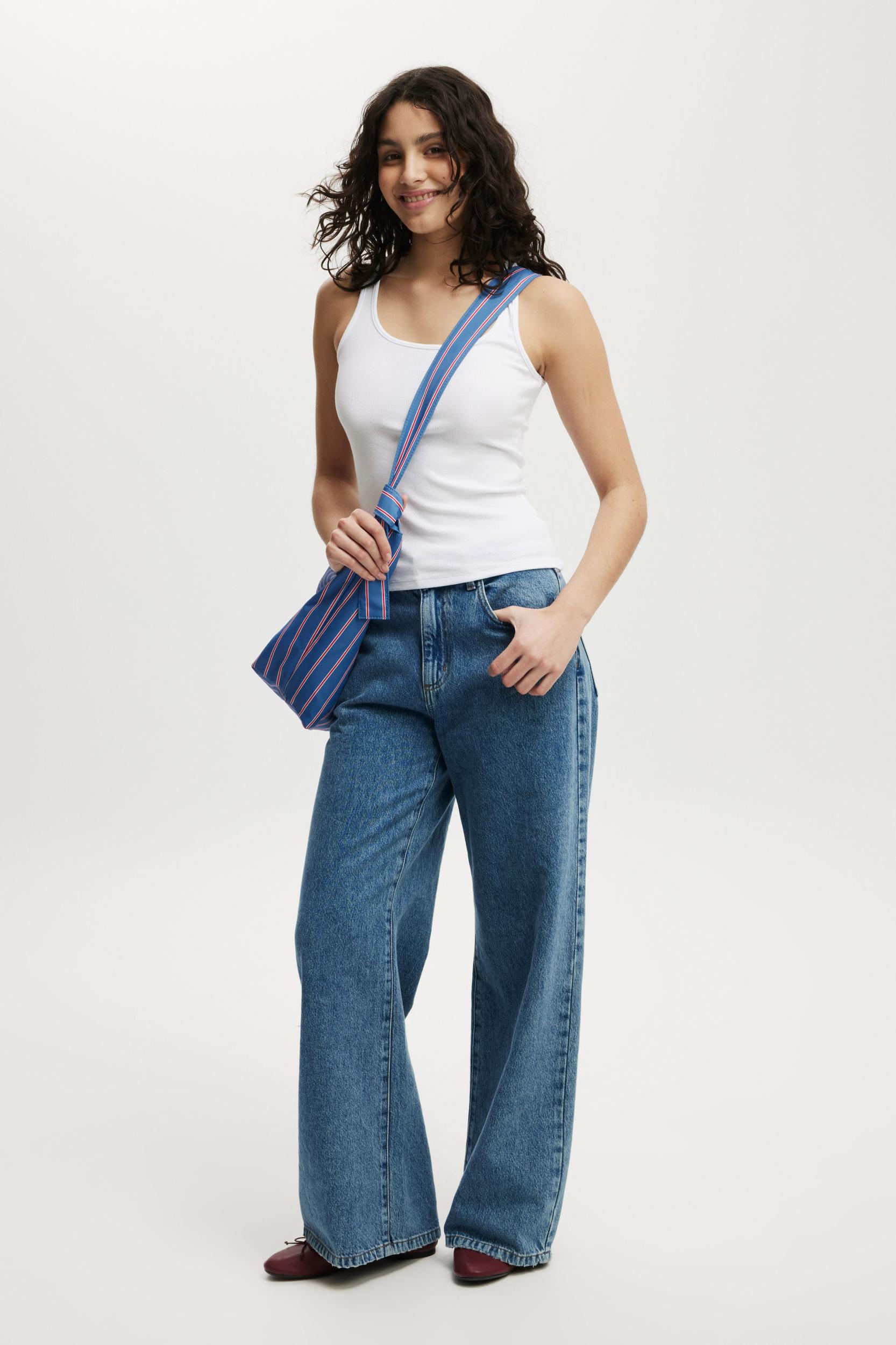 Byron Scoop Tank Product Image