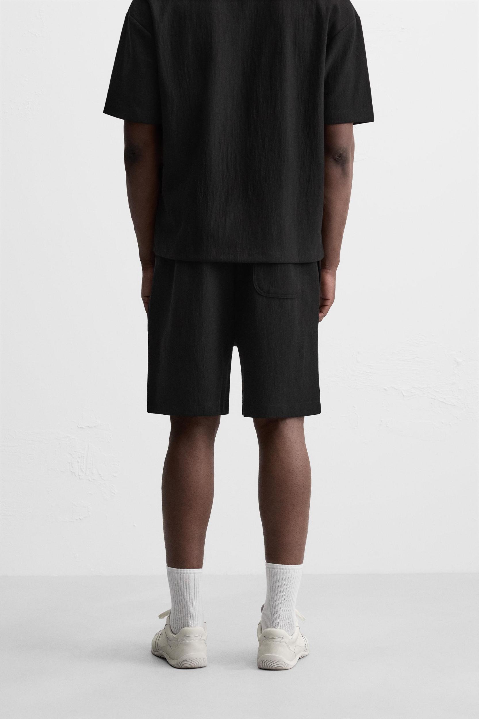 TEXTURED JOGGER SHORTS Product Image