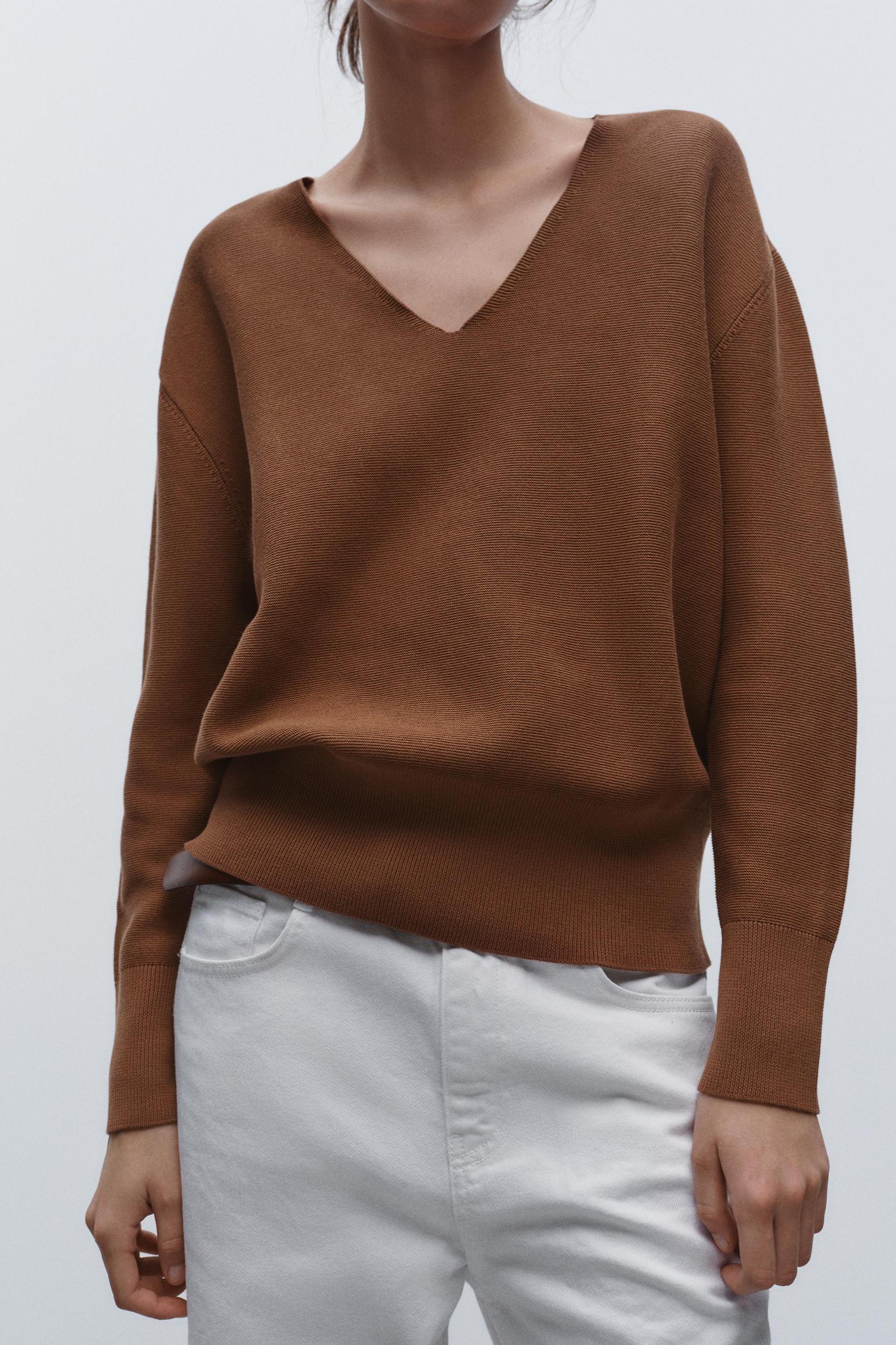 KNIT V-NECK SWEATER Product Image