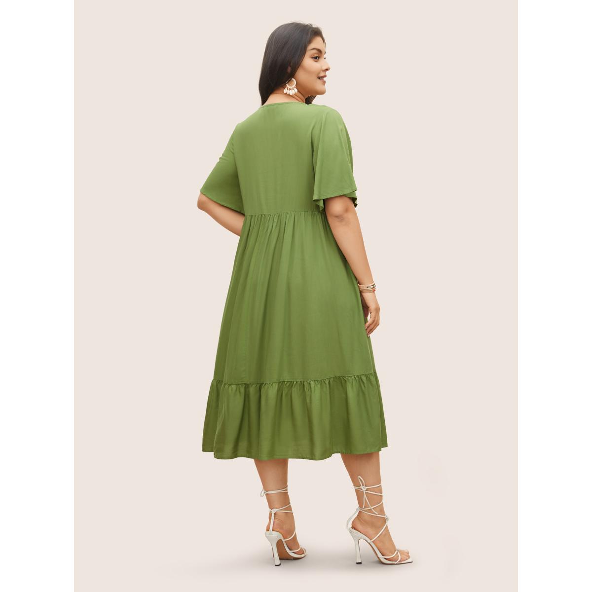 Plus Size Supersoft Essentials Floral Embroidered Patchwork Hem Dress Moss Women Resort Non V-neck Short sleeve Curvy Midi Dress BloomChic 28/5X Product Image