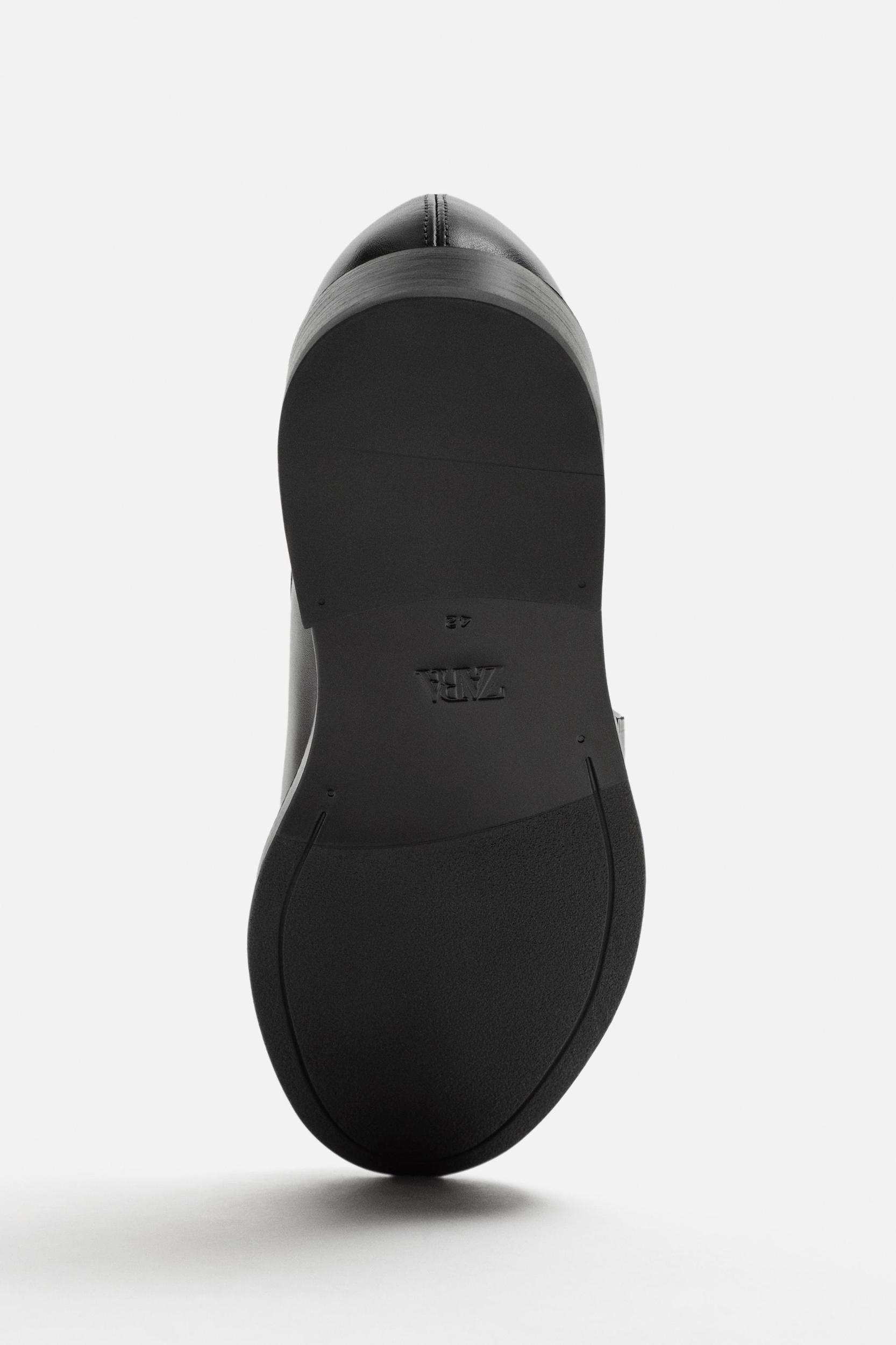 LEATHER BUCKLE SHOE Product Image