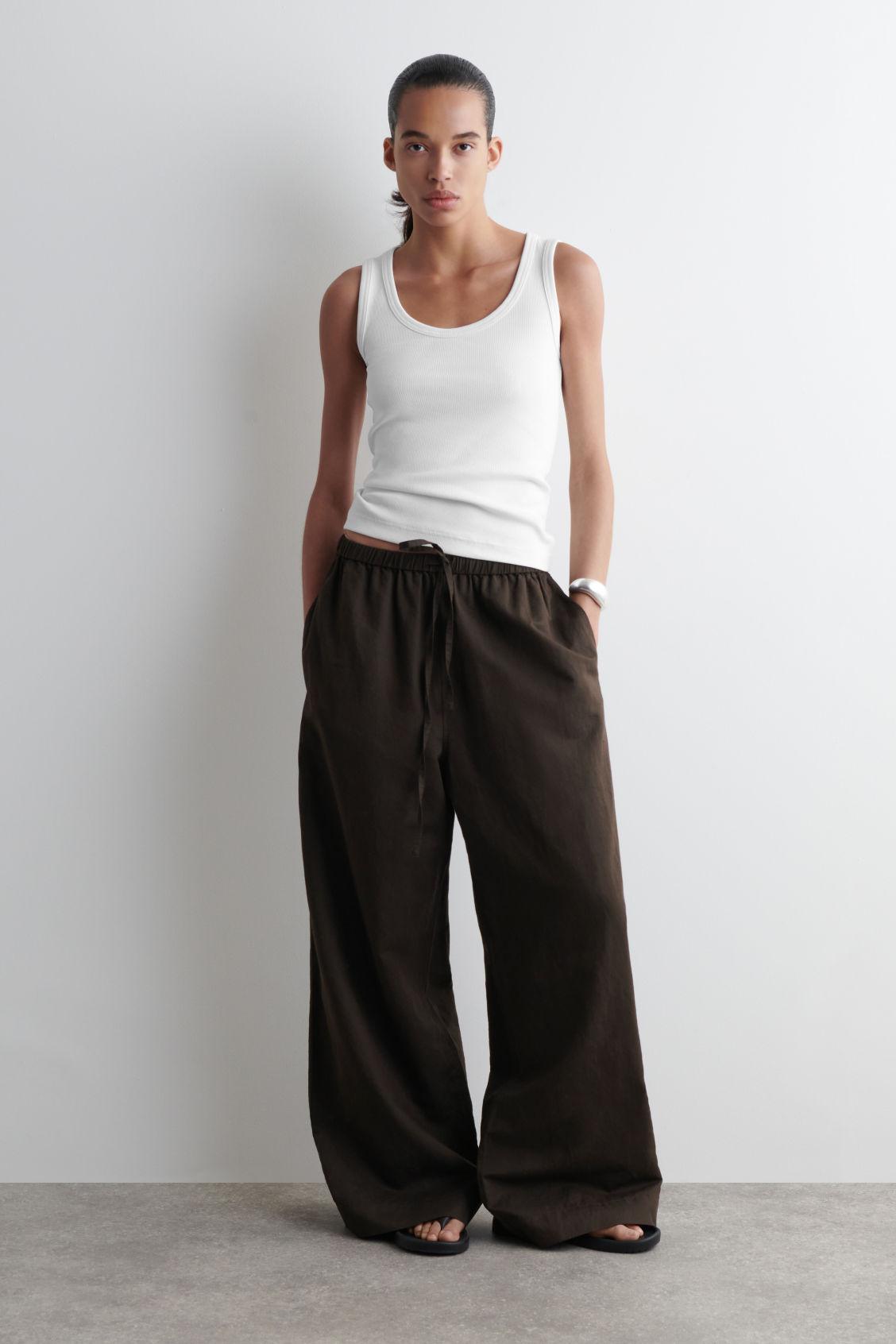 RIBBED SCOOP-NECK TANK TOP Product Image