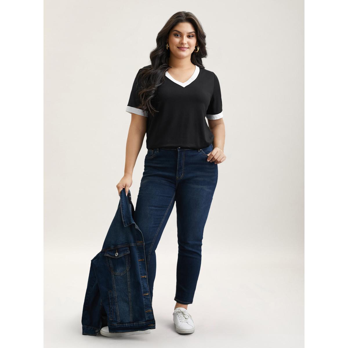 Plus Size Color-Block Stretchy V-Neck T-Shirt Black Women Leisure Contrast V-neck Casual T-shirts BloomChic 30/6X Product Image