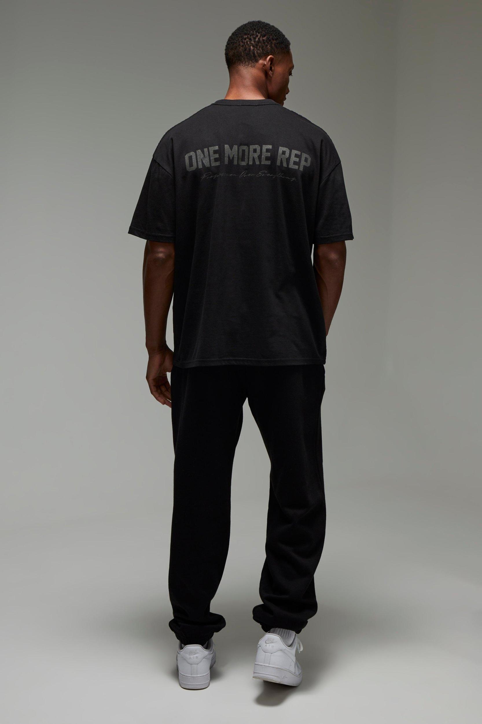 Man Active Oversized One More Rep T-shirt | boohooMAN USA Product Image