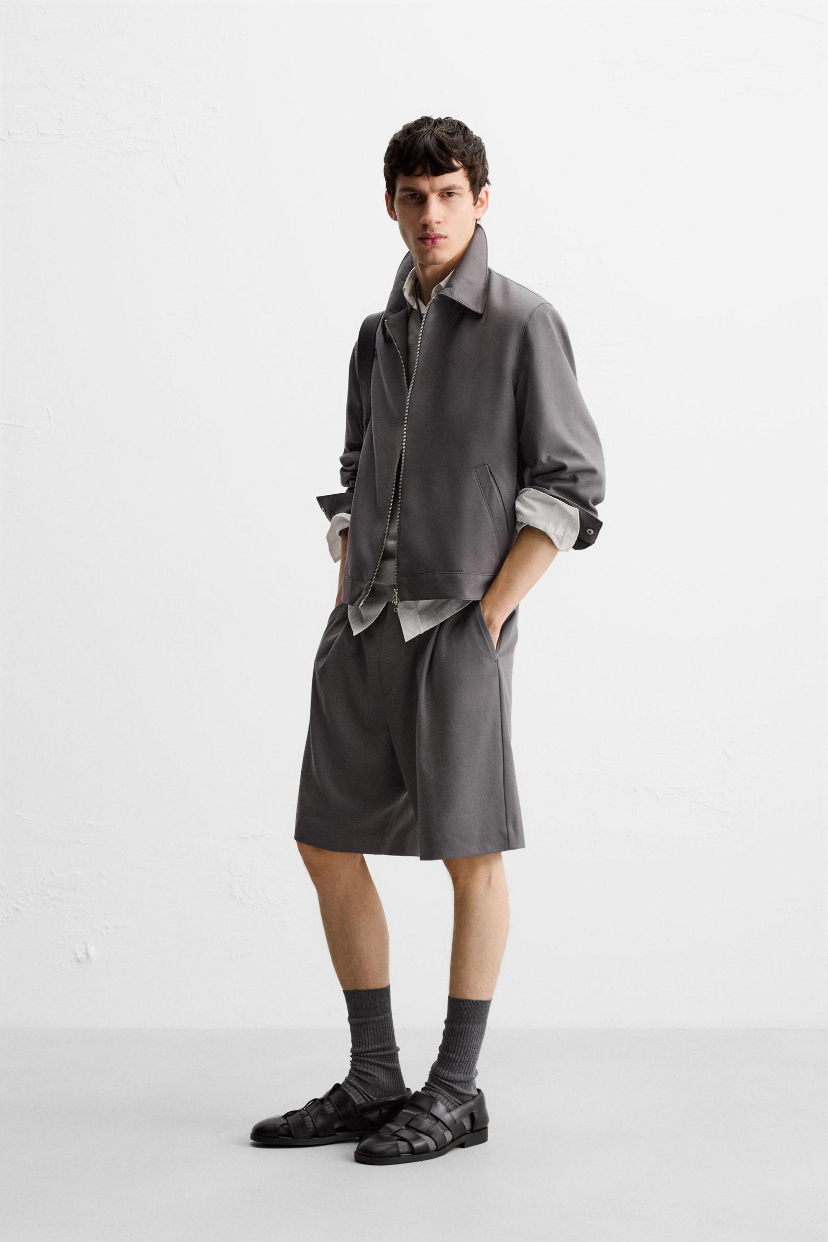 PLEATED RELAXED FIT SHORTS Product Image