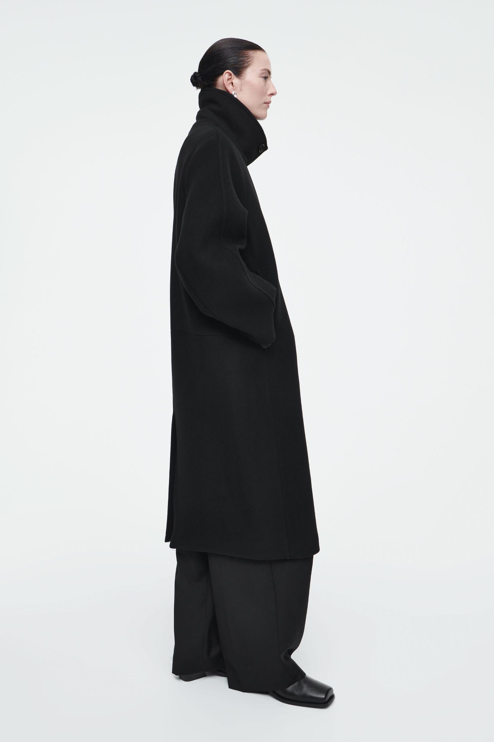 OVERSIZED DOUBLE-BREASTED WOOL COAT Product Image