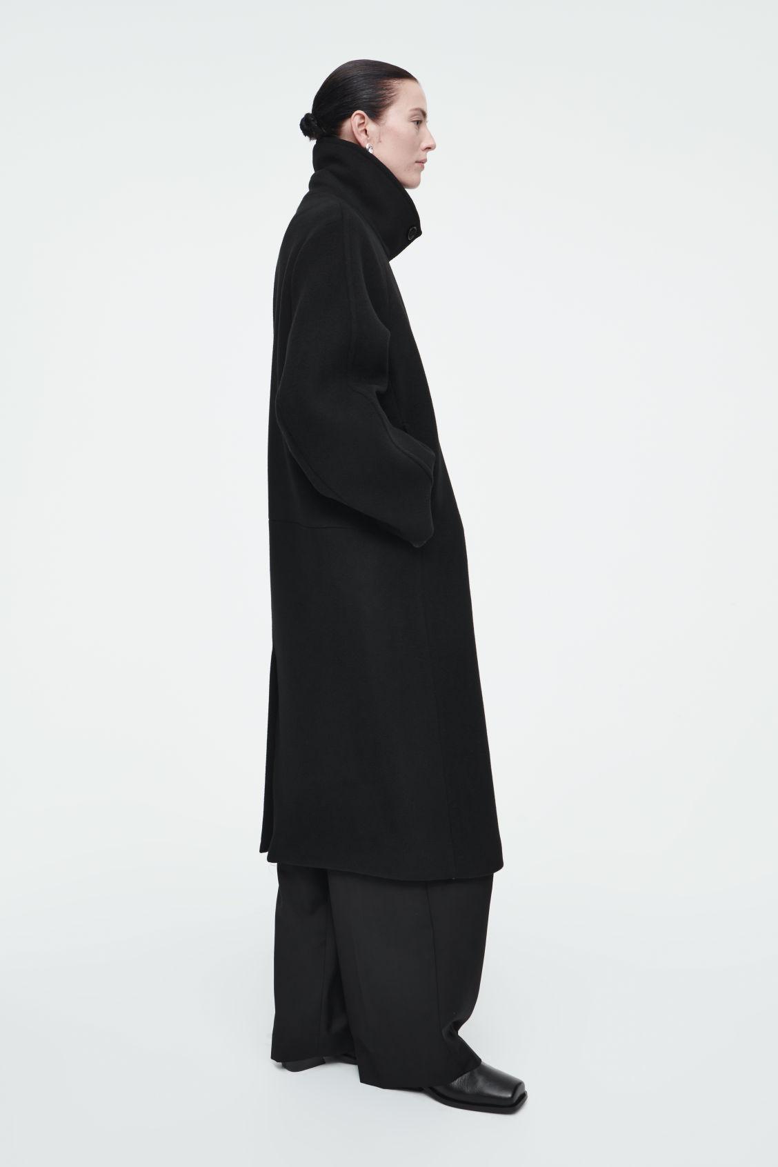 OVERSIZED DOUBLE-BREASTED WOOL COAT Product Image