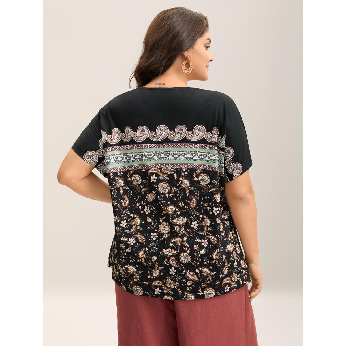 Plus Size Paisley Contrast Print Half Sleeve T-Shirt Black Women Casual Contrast Round Neck Vacation T-shirts BloomChic 26/4X Product Image