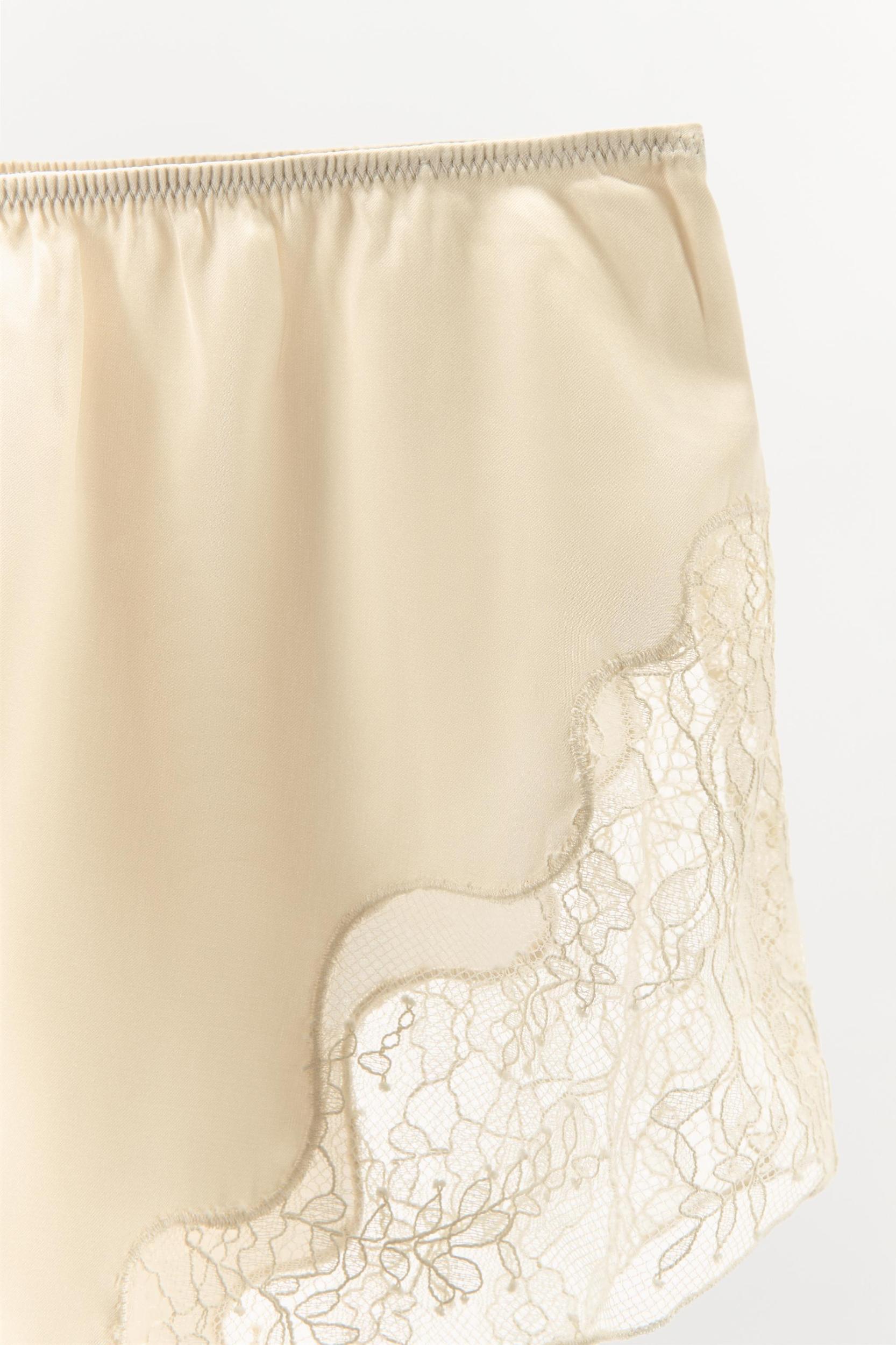 LACE TRIM PAJAMA SHORTS Product Image