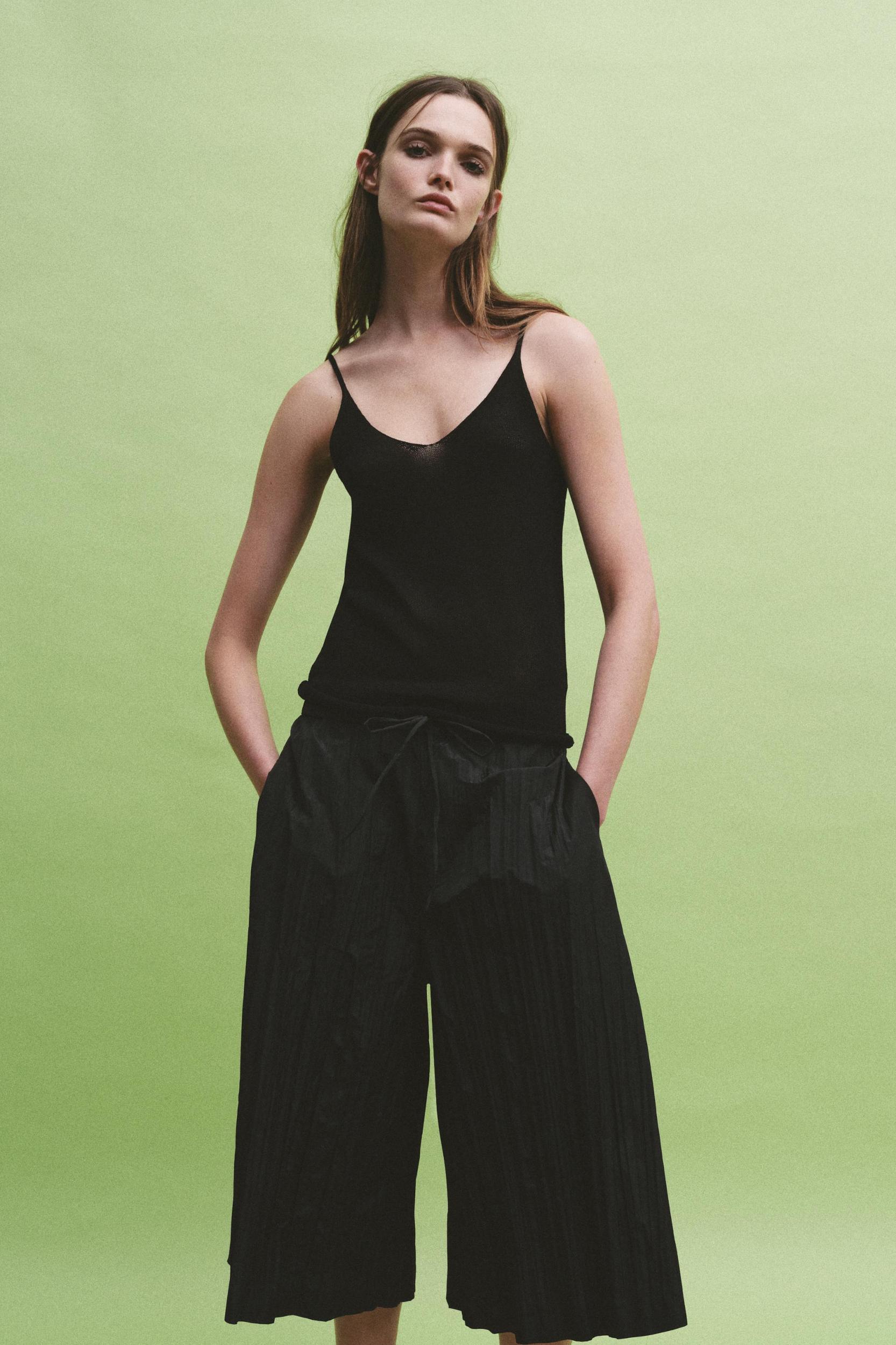 ZW COLLECTION PLEATED SHORTS Product Image