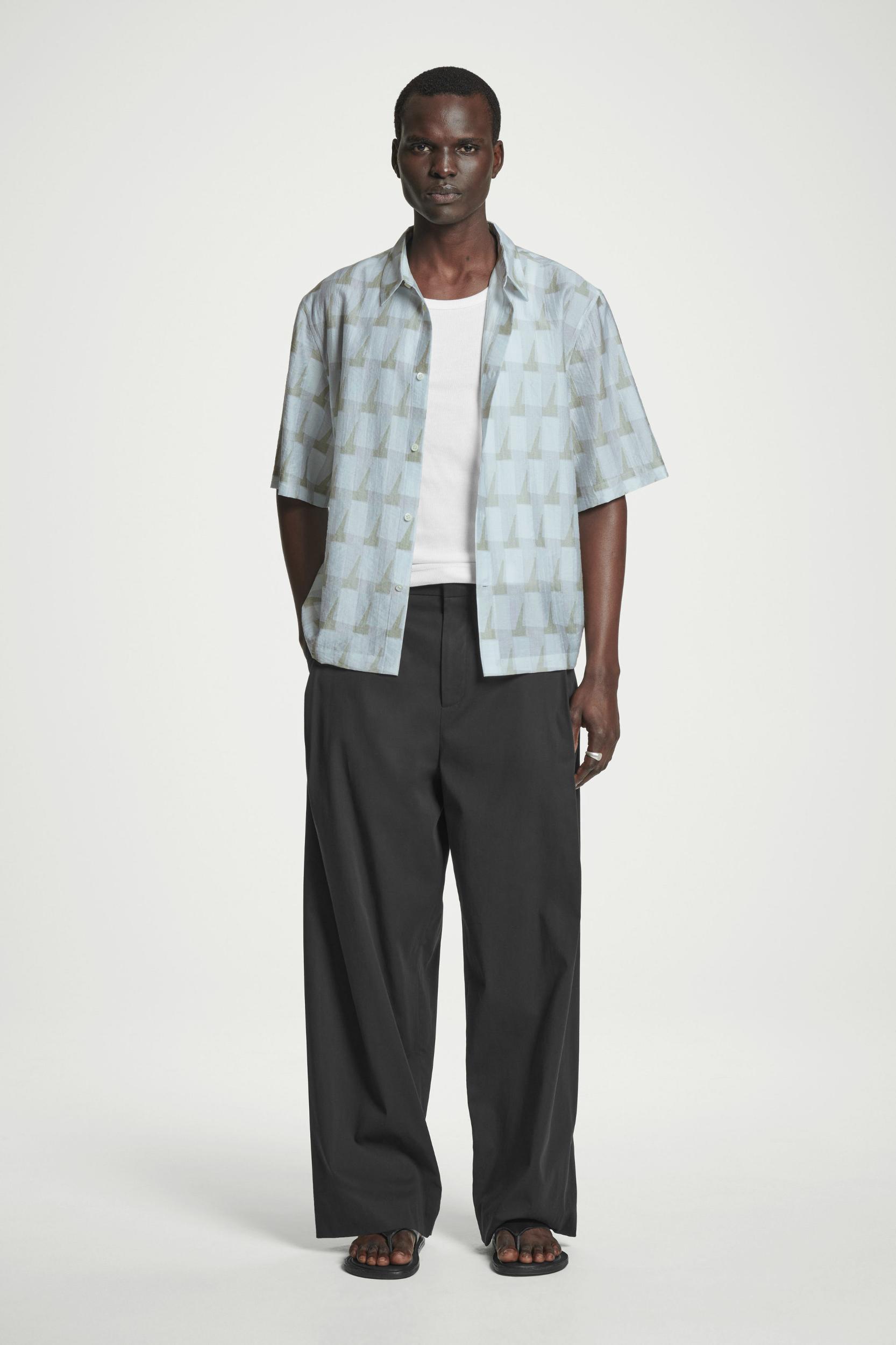 GEOMETRIC PRINT SHORT SLEEVED SHIRT Product Image