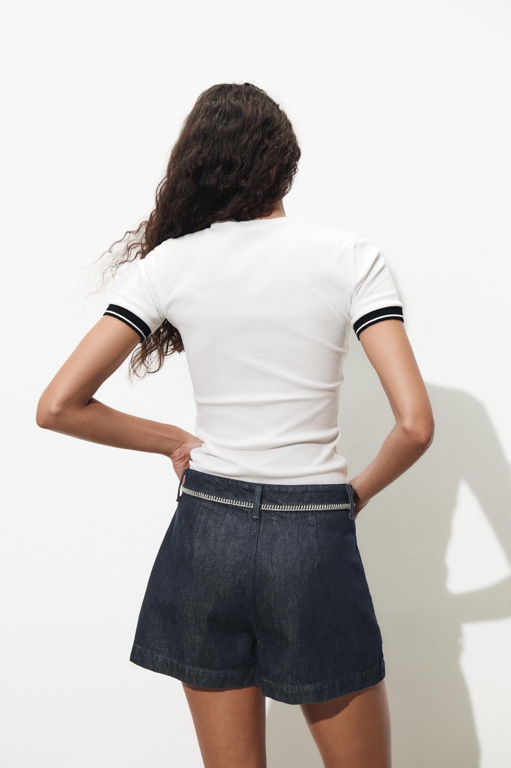 CONTRAST TRIM T-SHIRT Product Image