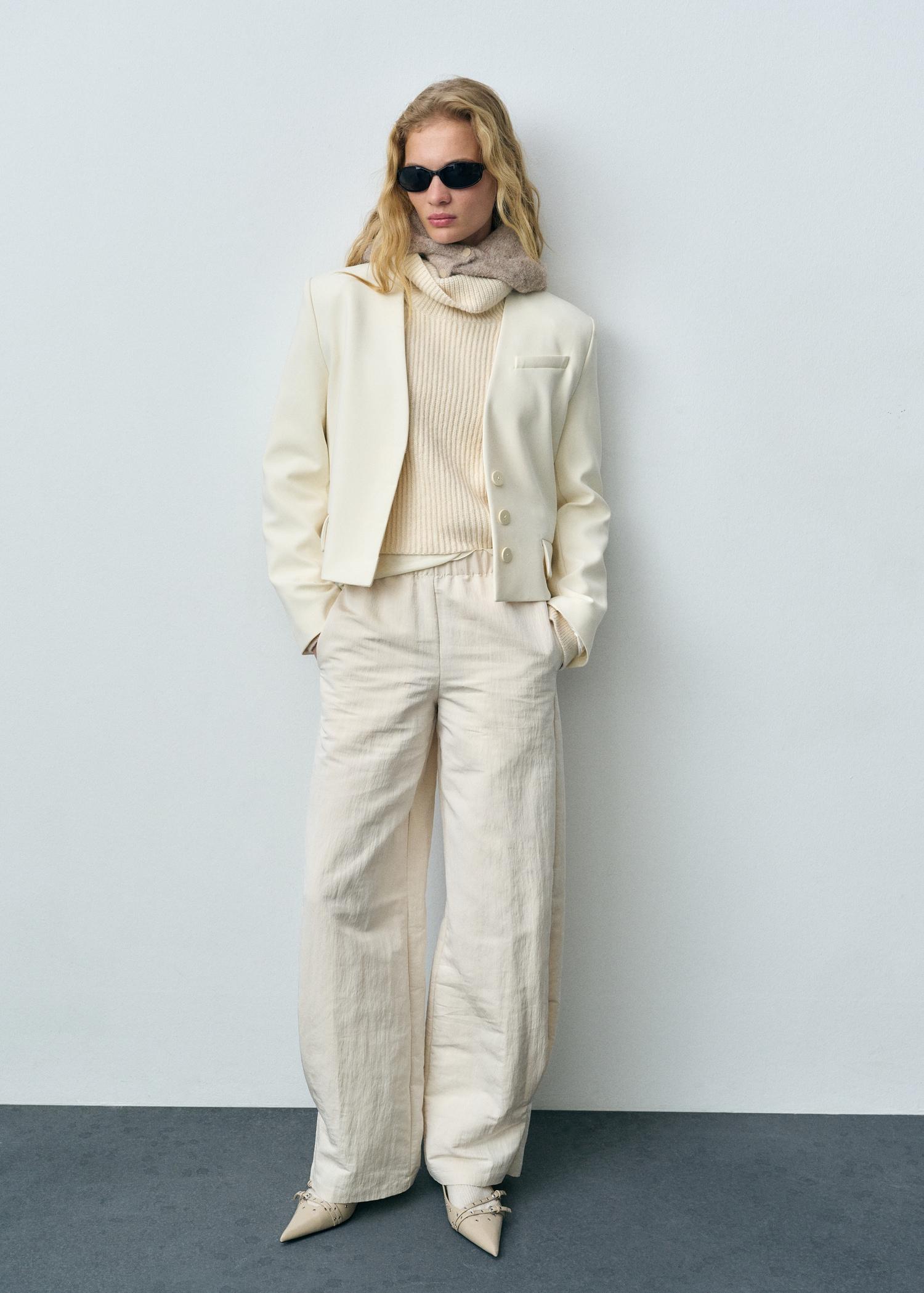 Structured cropped blazer - Women | MANGO USA Product Image