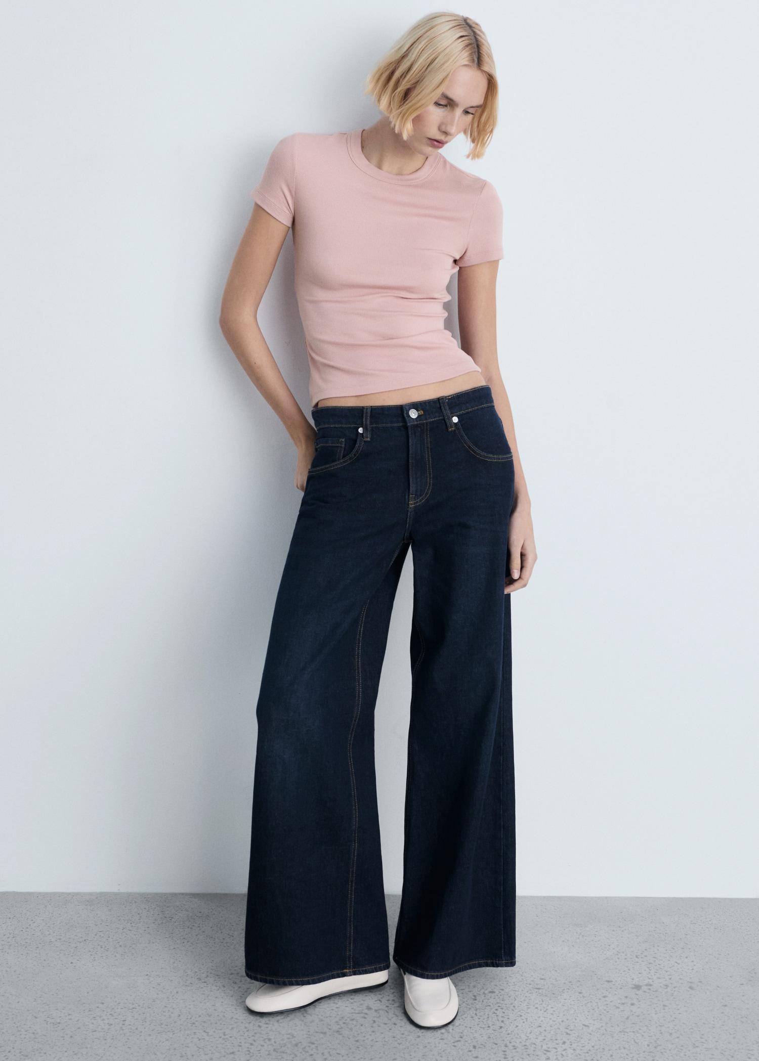 Short-sleeved fitted t-shirt - Women | MANGO USA Product Image