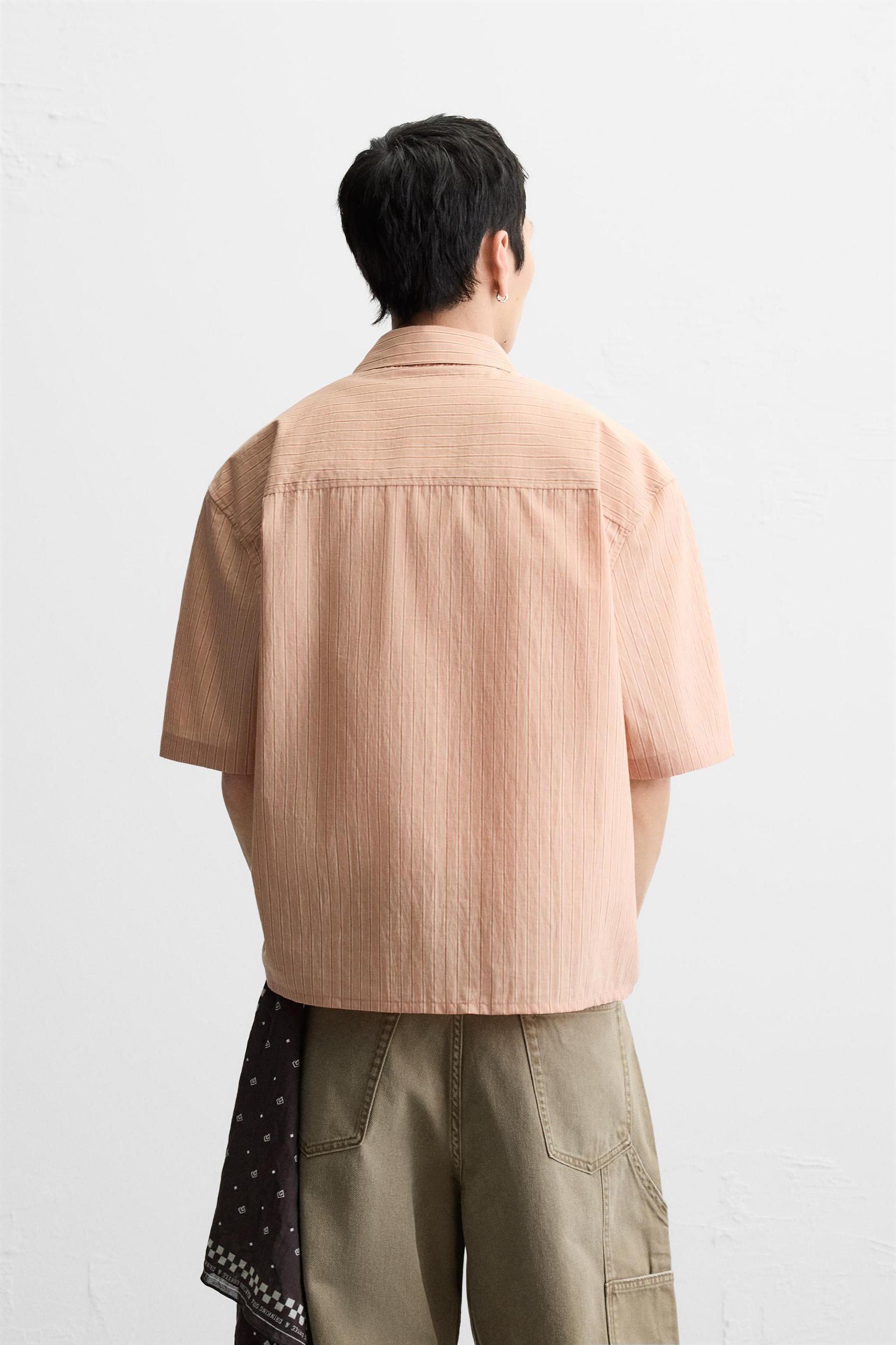 STRIPED CROPPED FIT SHIRT Product Image