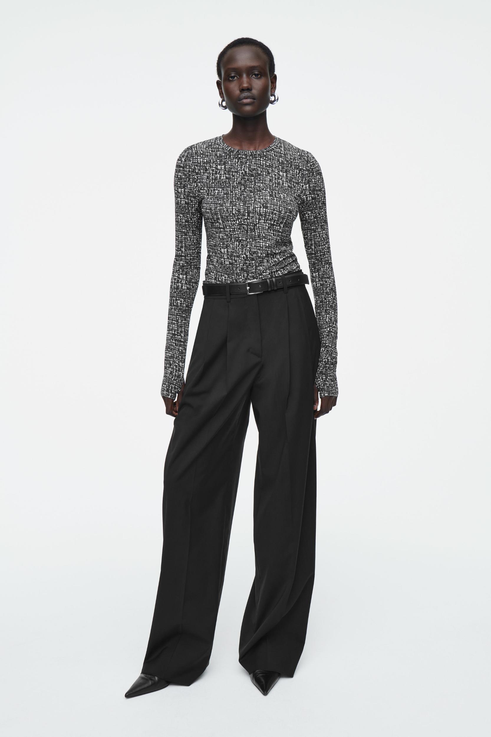 SLIM LIGHTWEIGHT LONG-SLEEVED TOP Product Image