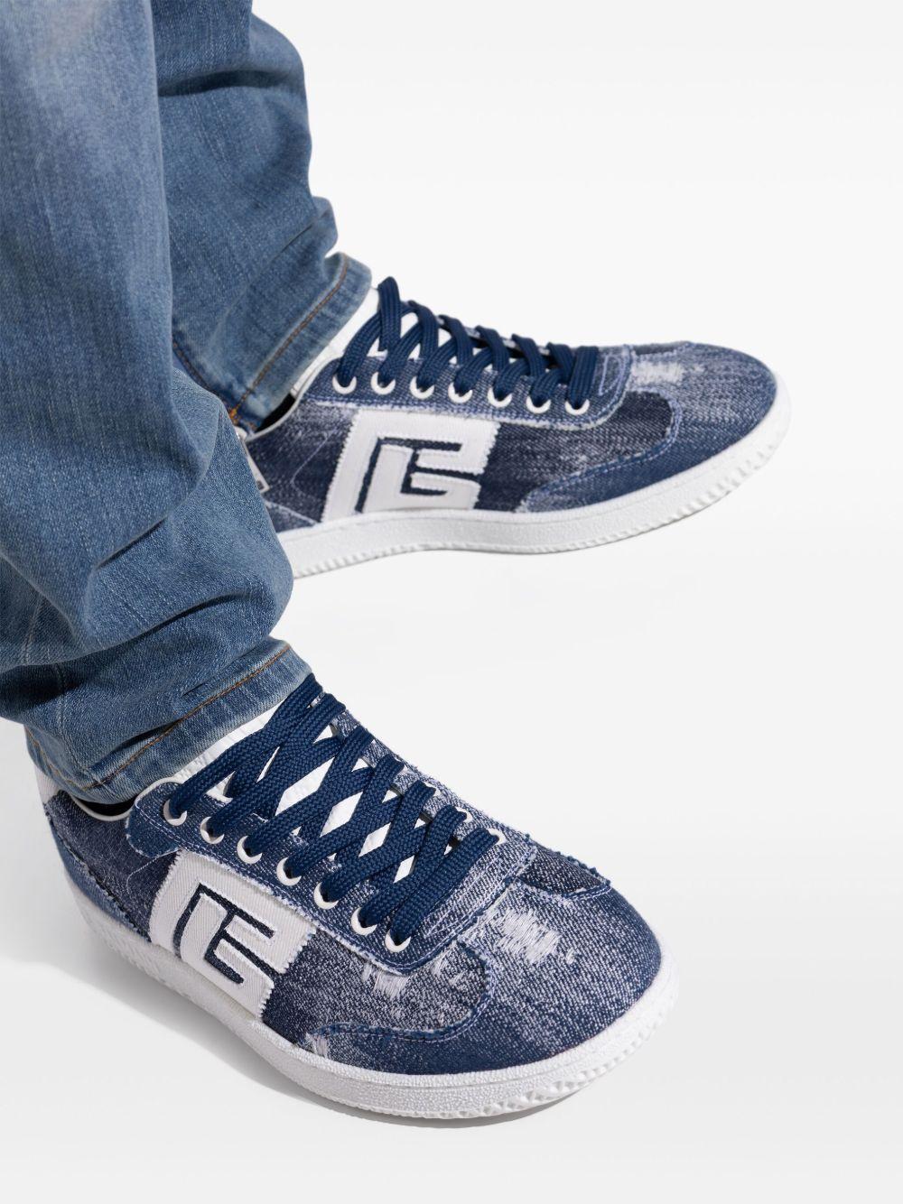 Swan sneakers Product Image