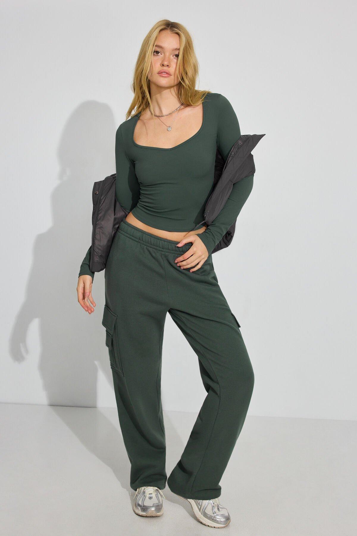 Sleek Scoop Neck Long Sleeve Top Product Image