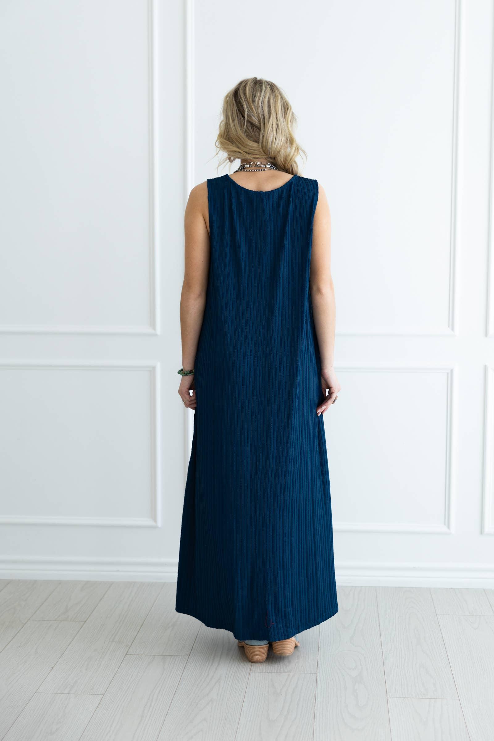 Textured Pleated Maxi Dress: NAVY Product Image