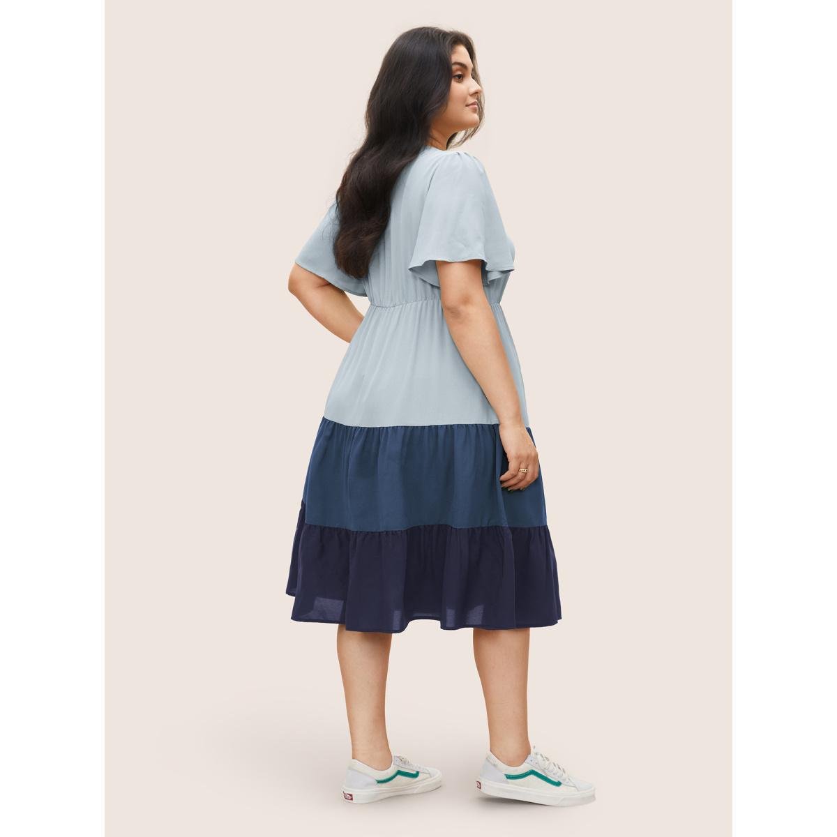Plus Size Colorblock Contrast Wrap Elastic Waist Pocket Dress LightBlue Women Casual Non Overlap Collar Short sleeve Curvy Midi Dress BloomChic 22-24/3X Product Image