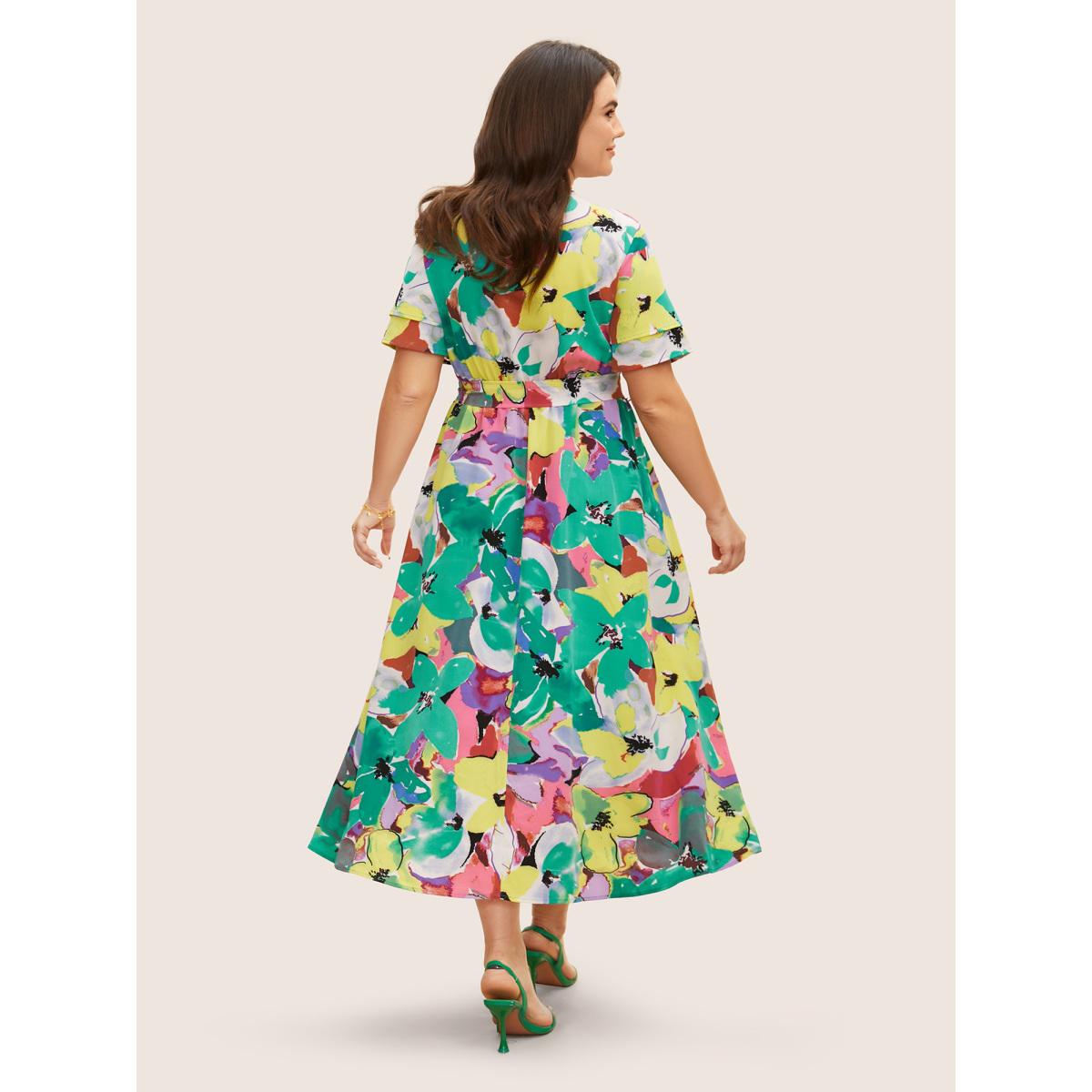 Plus Size Contrast Floral Tiered Ruffle Sleeve Dress Malachitegreen Women Elegant Belted V-neck Short sleeve Curvy BloomChic 28/5X Product Image