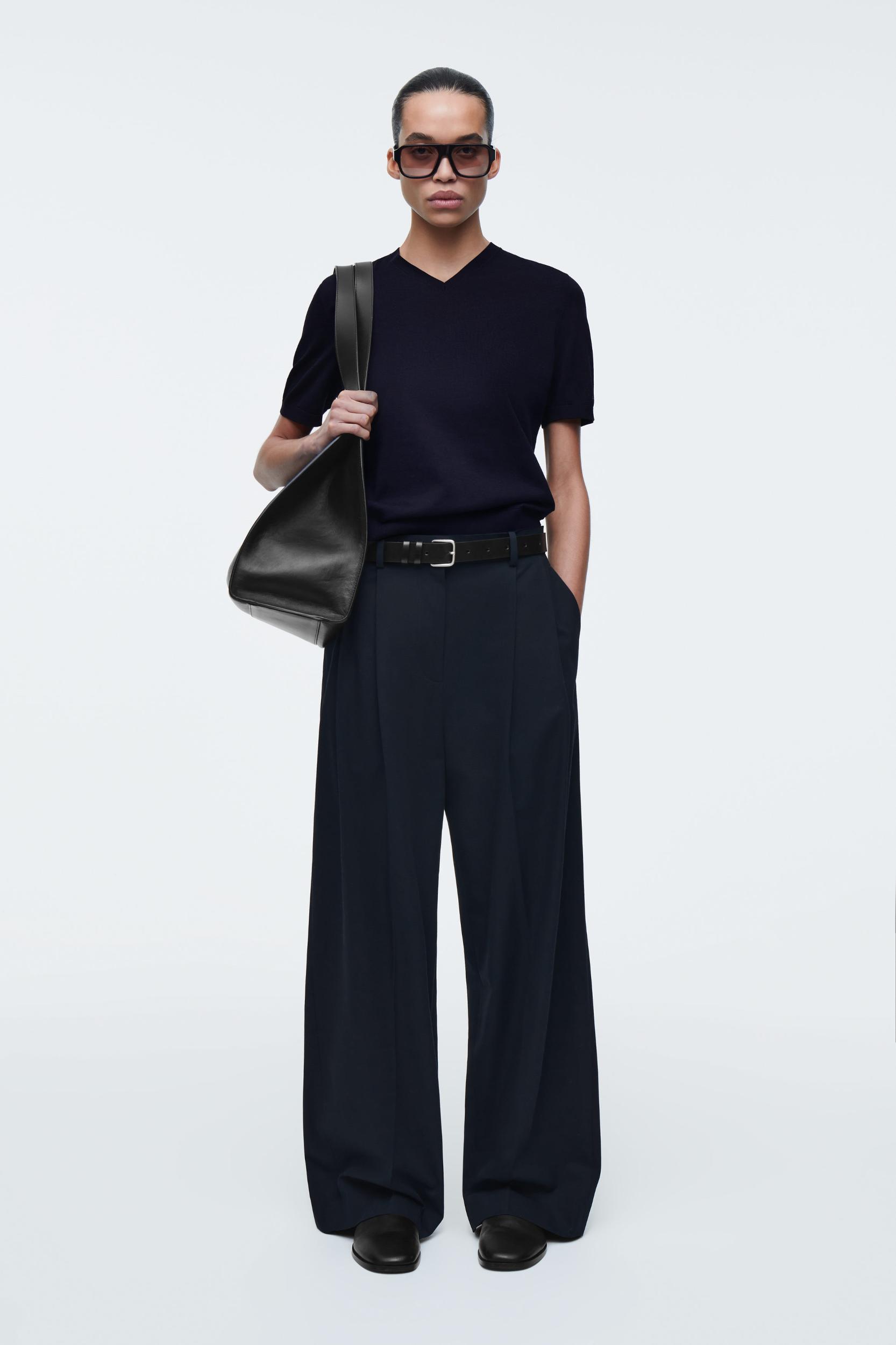 KNITTED COTTON V-NECK T-SHIRT Product Image