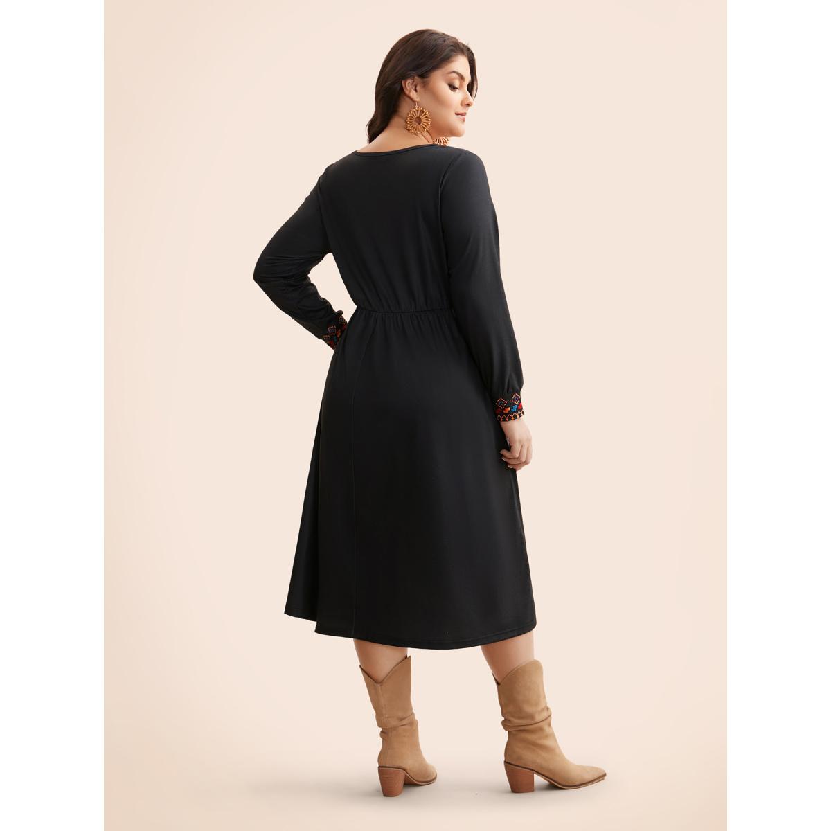 Plus Size Bandana Print V Neck Midi Dress Black Women Resort Non V-neck Long Sleeve Curvy BloomChic 30/6X Product Image