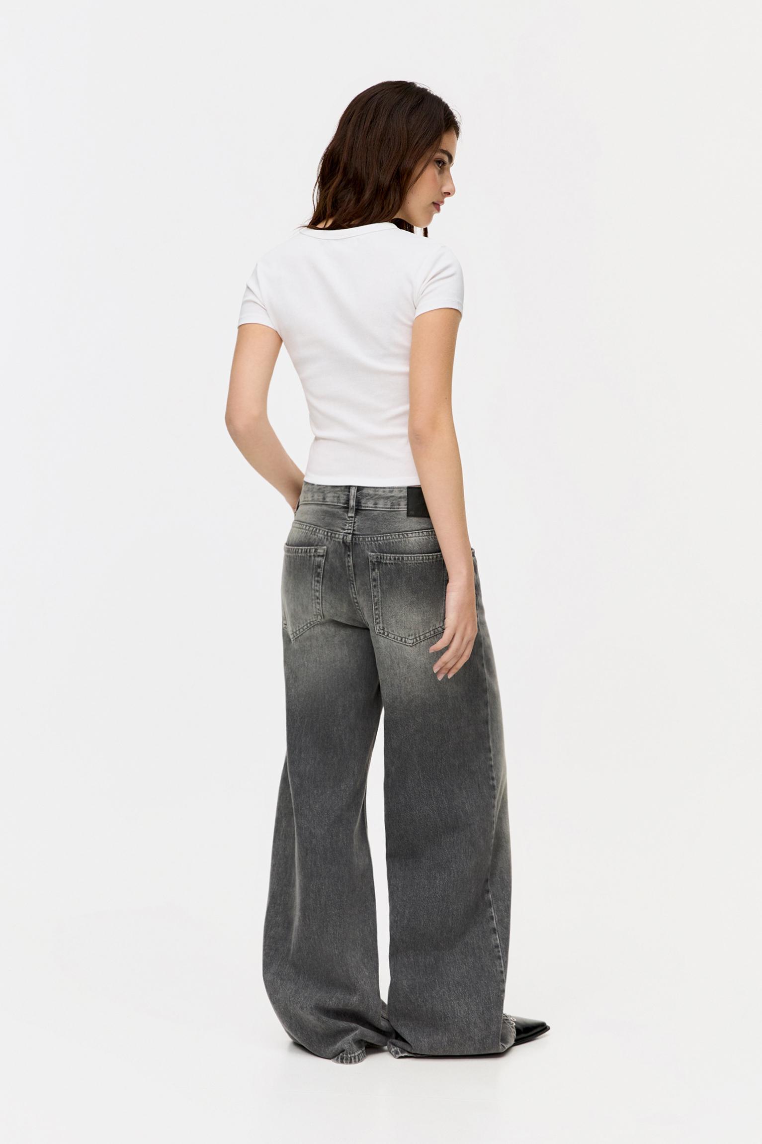 Basic fitted T-shirt Product Image