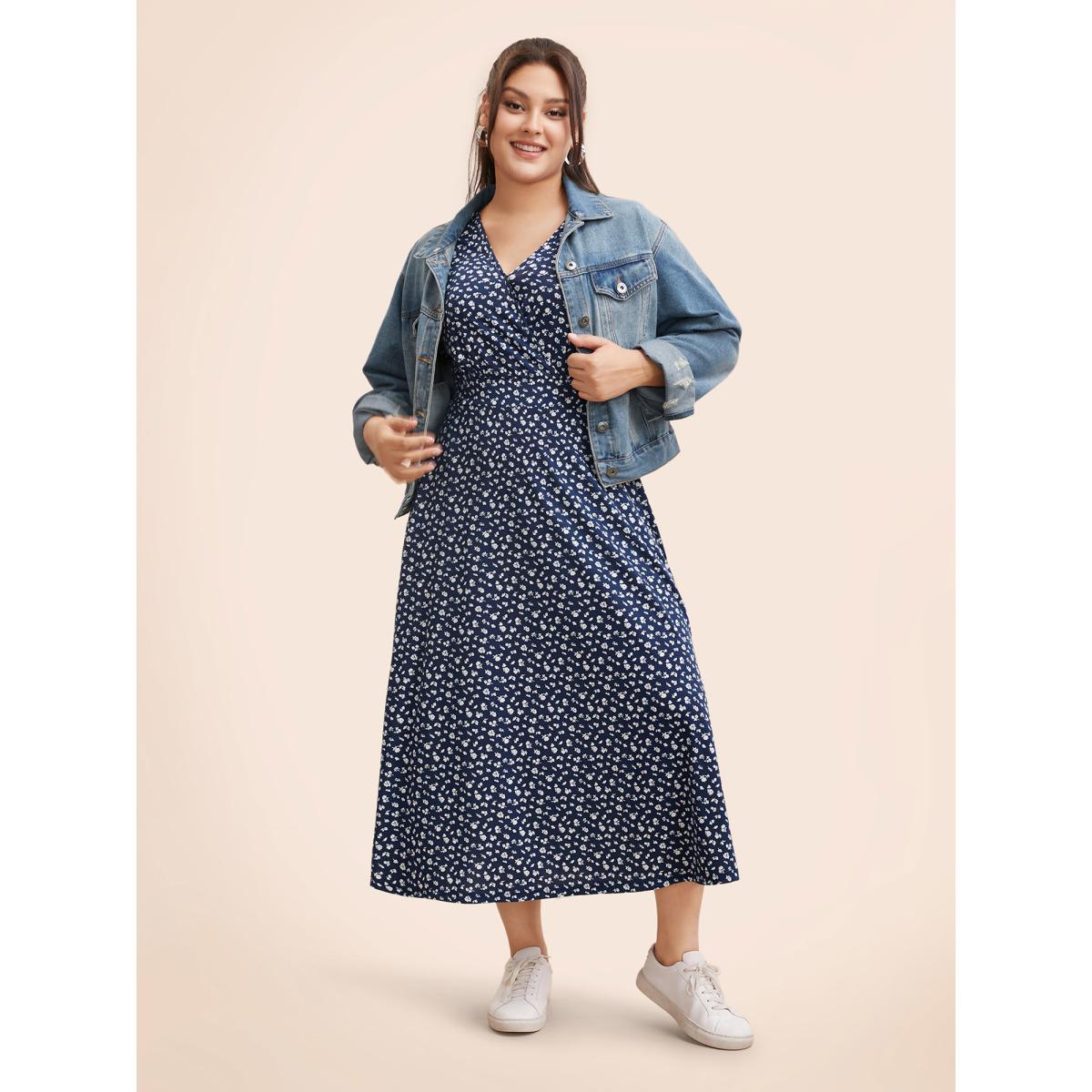 Plus Size Ditsy Floral V Neck Shirred Dress Navy Women Casual Shirred Overlap Collar Short sleeve Curvy BloomChic 26/4X Product Image